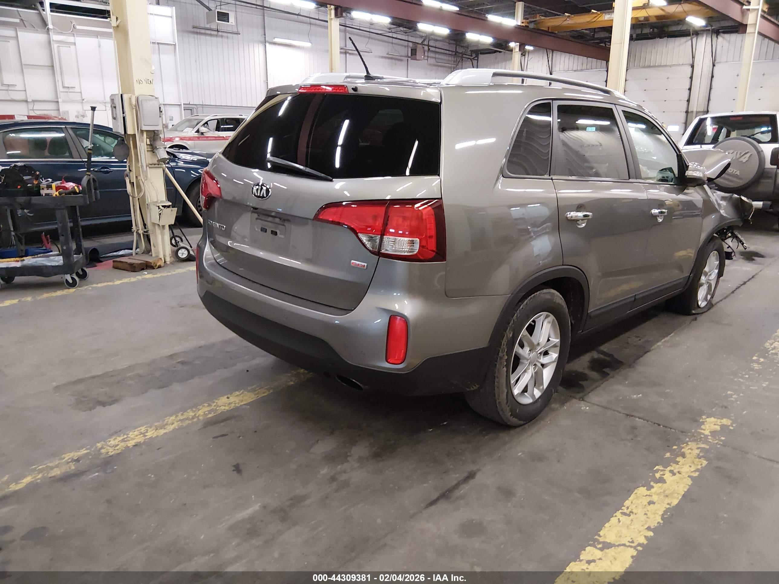 KIA SORENTO image 4