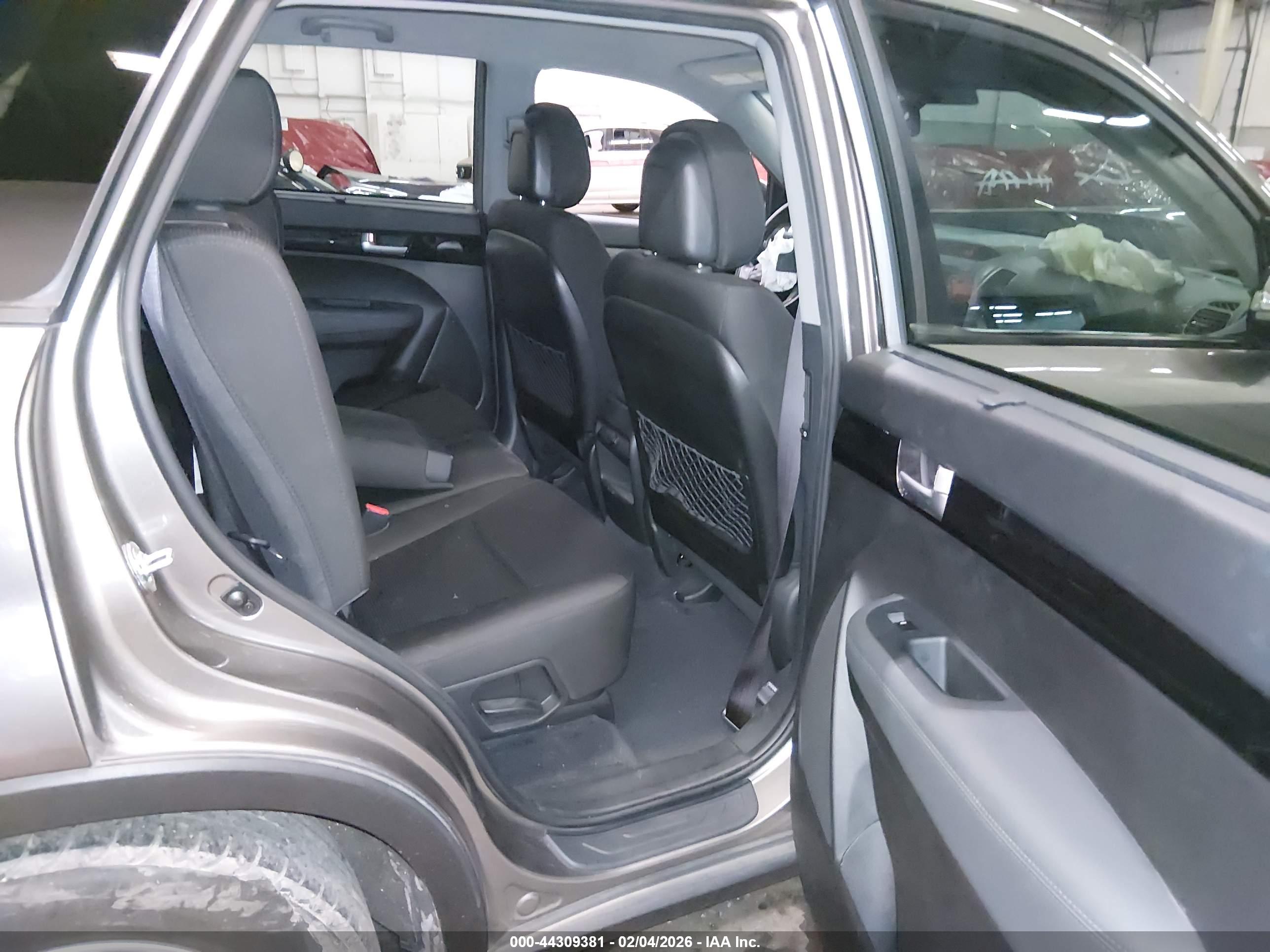 KIA SORENTO image 8