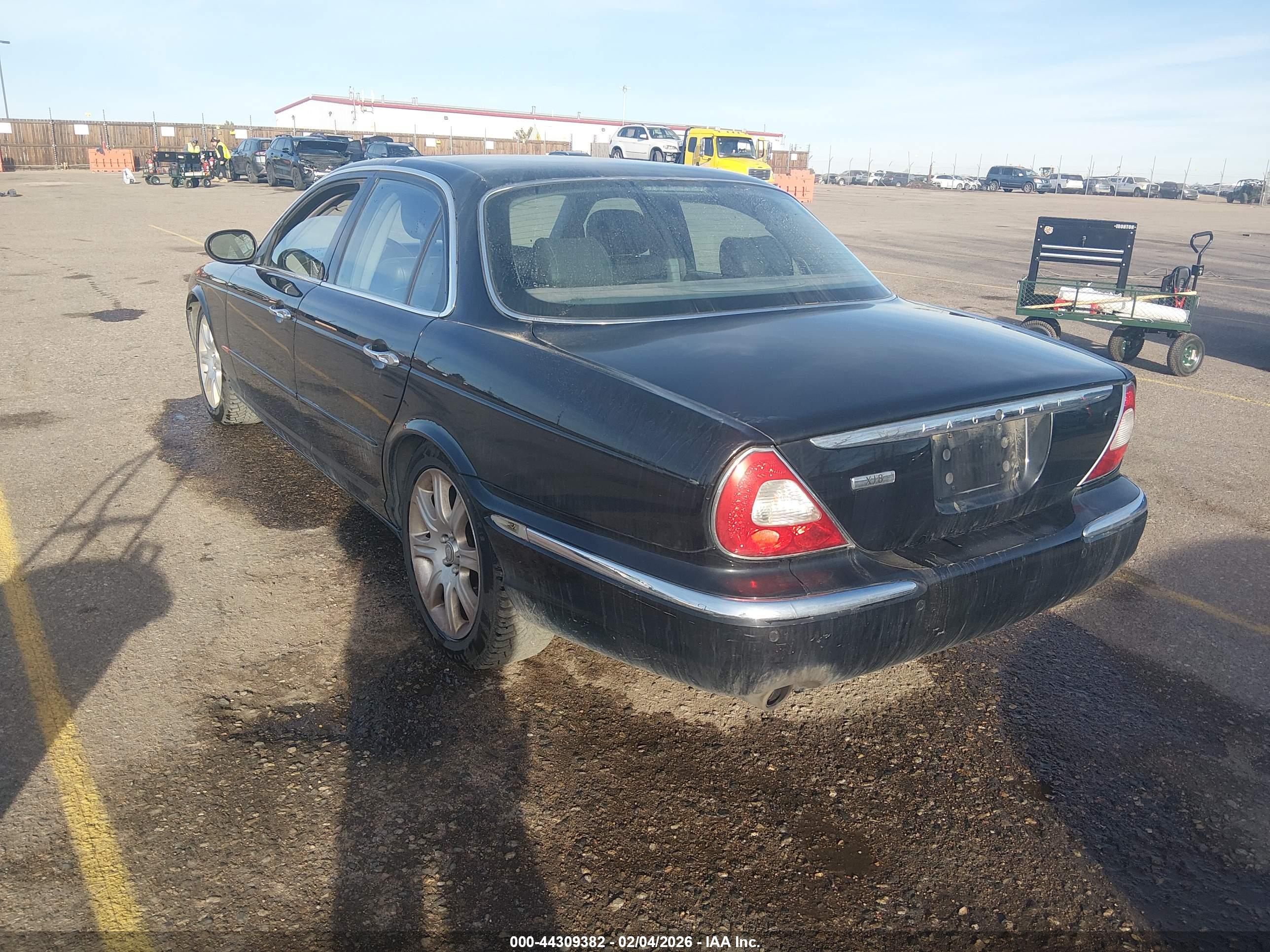 JAGUAR XJ image 3