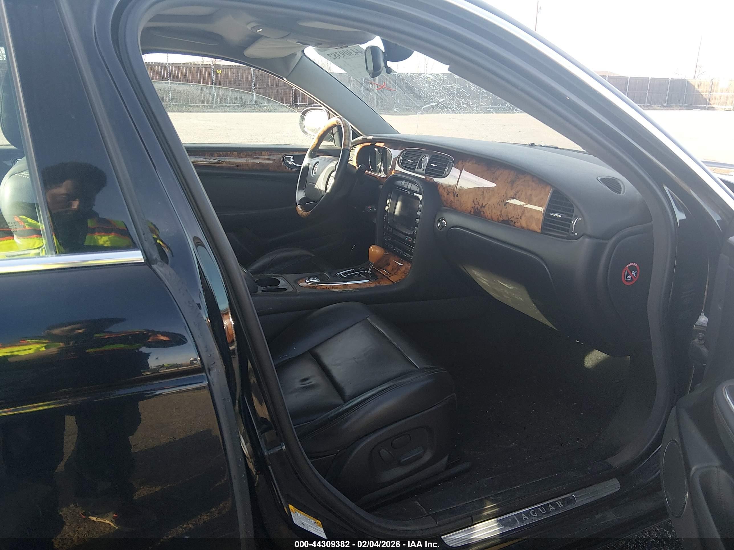 JAGUAR XJ image 5