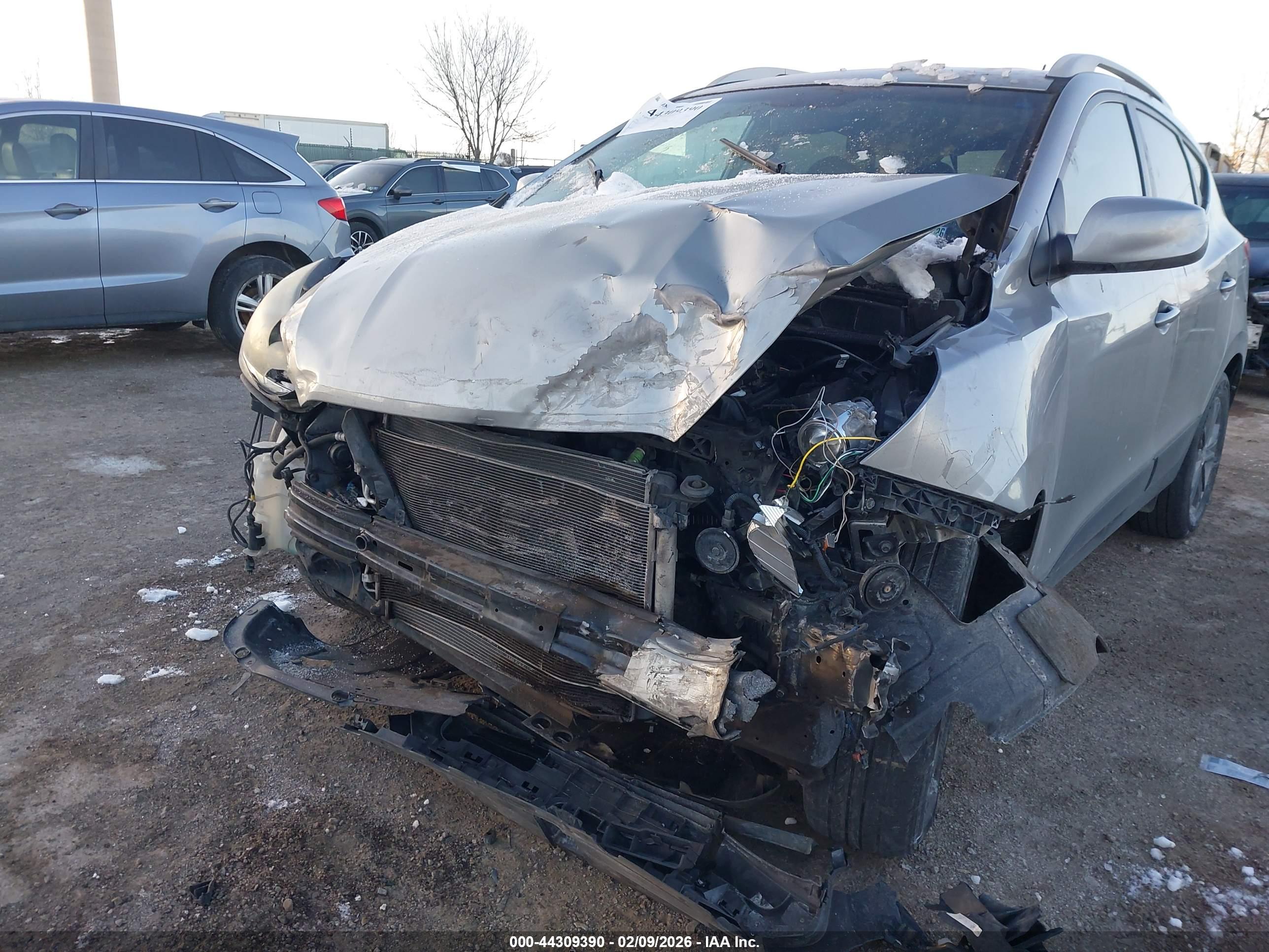 HYUNDAI TUCSON image 6