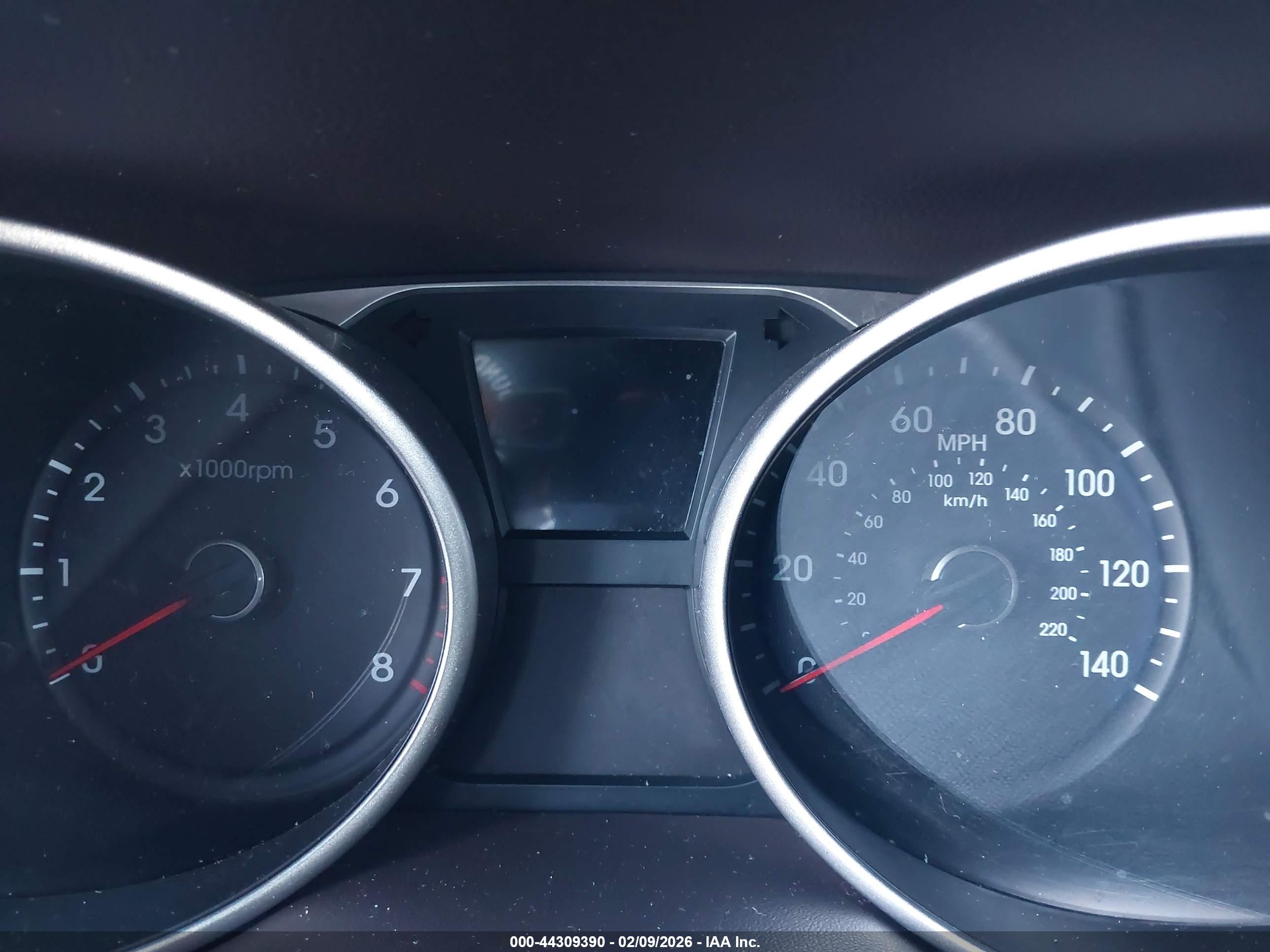 HYUNDAI TUCSON image 7