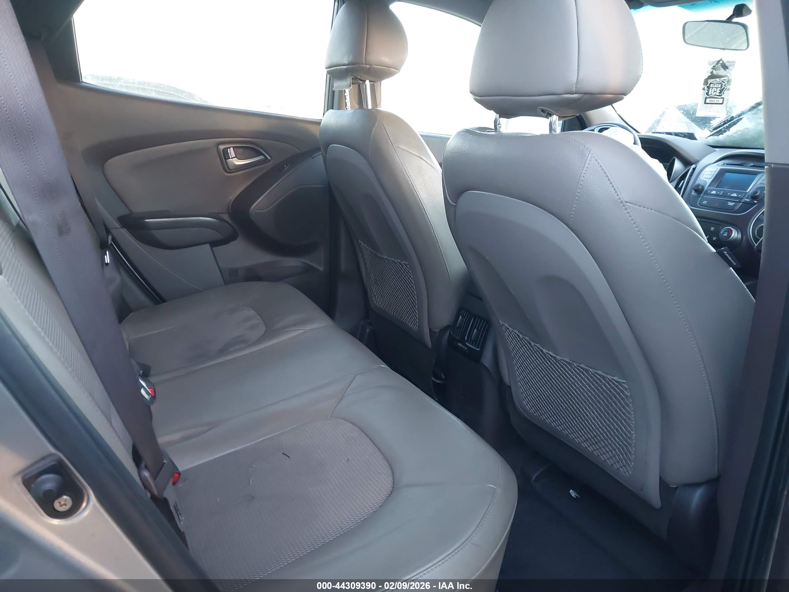 HYUNDAI TUCSON image 8