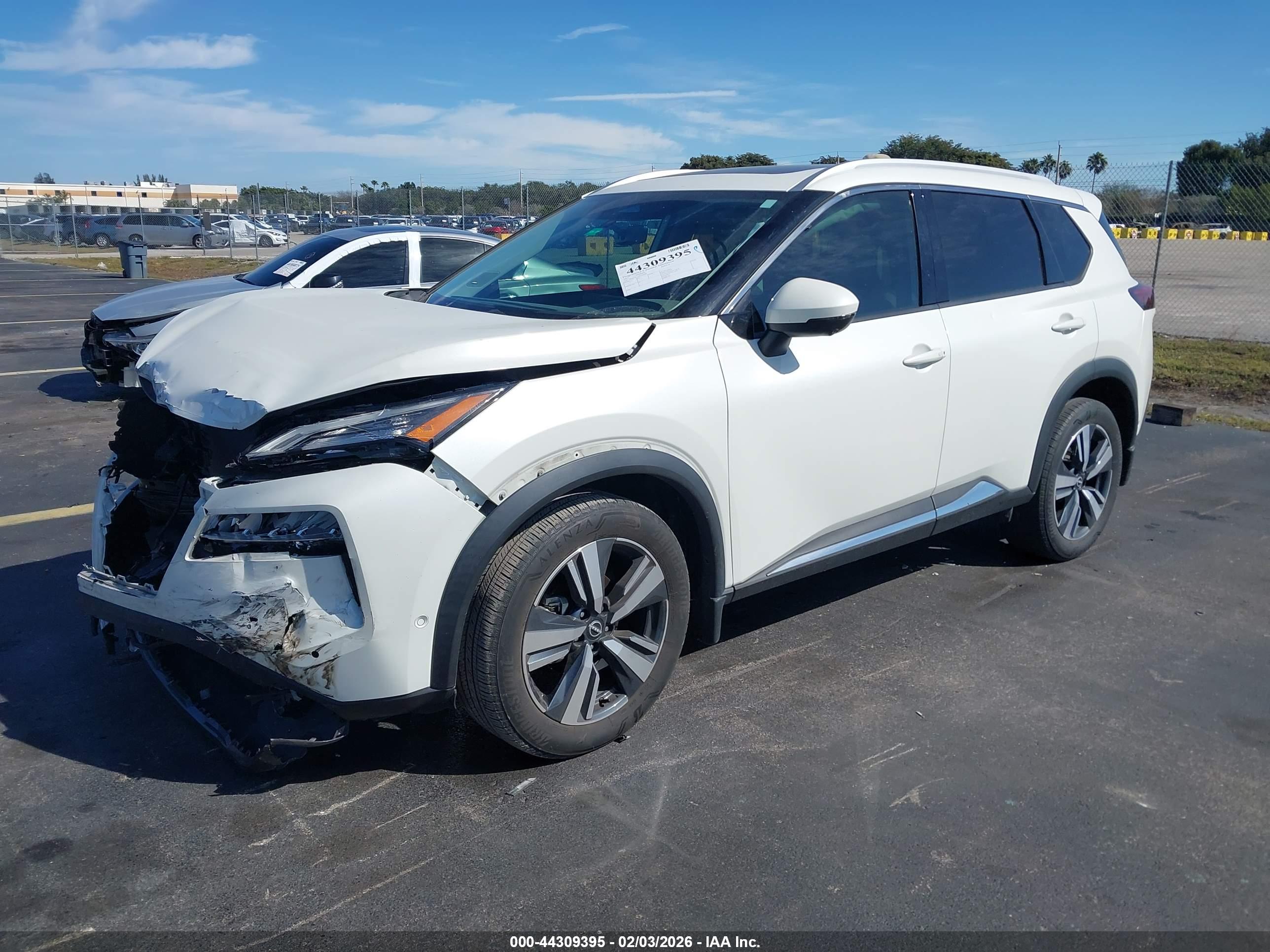 NISSAN ROGUE image 2
