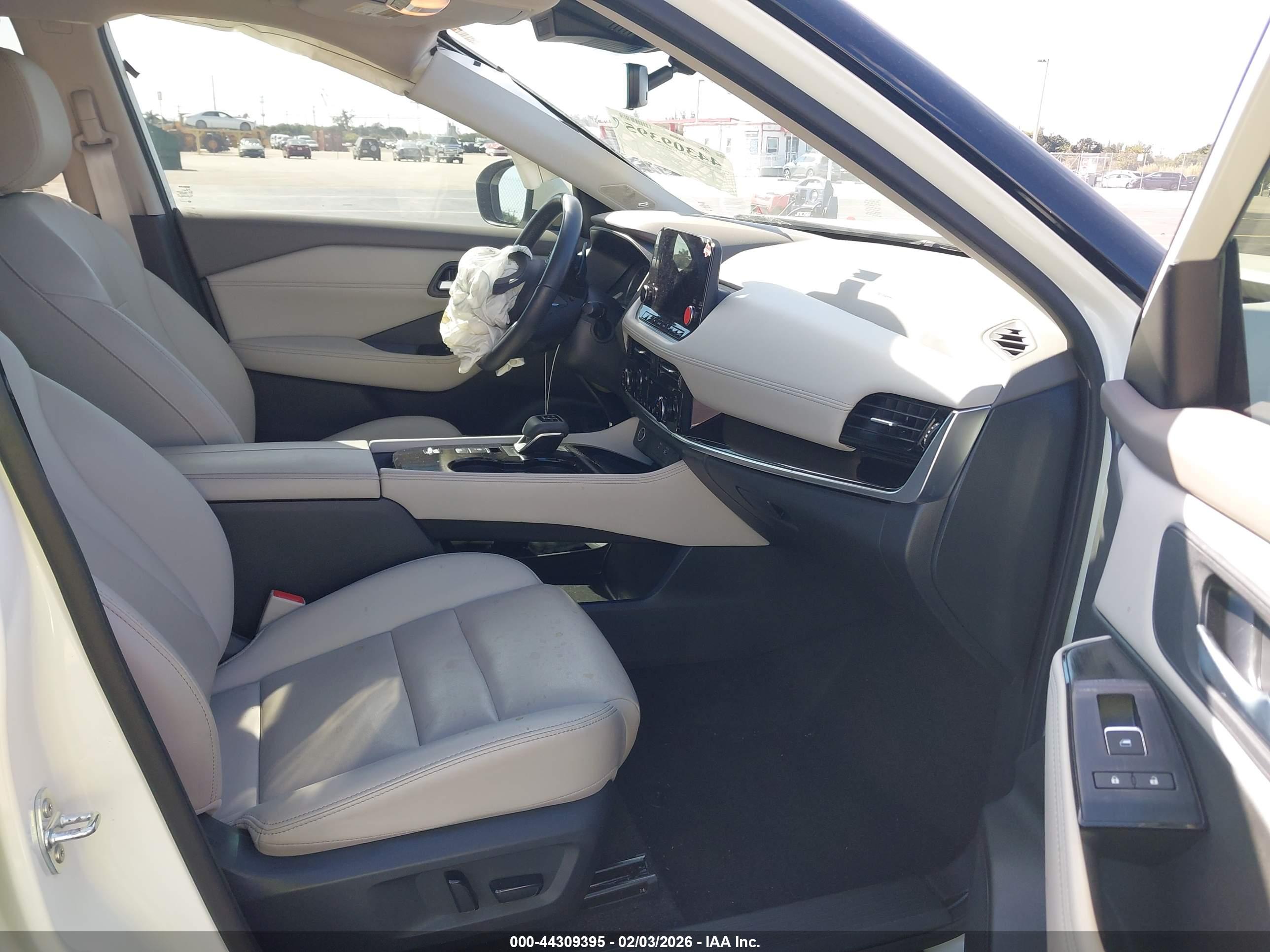 NISSAN ROGUE image 5