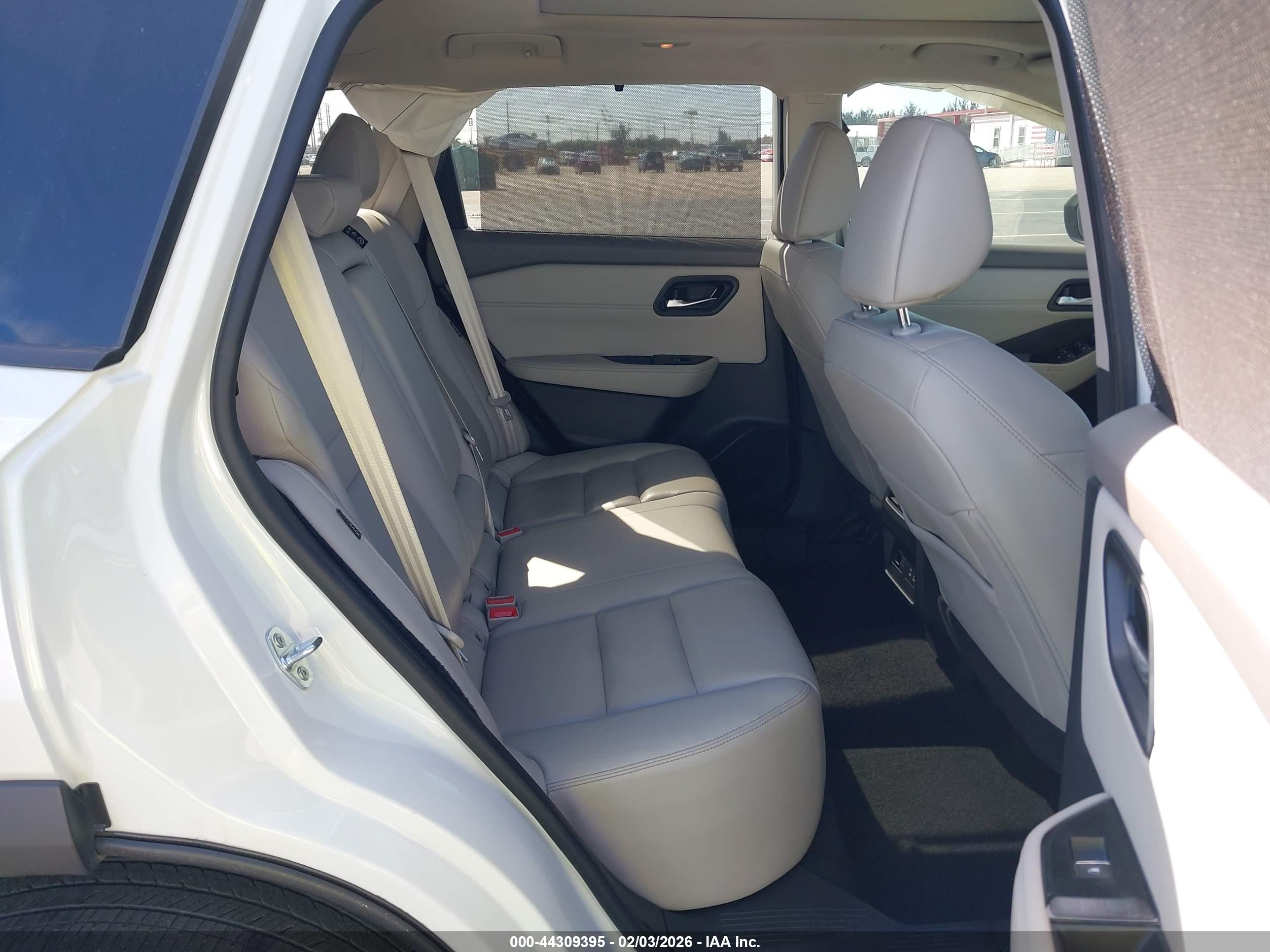 NISSAN ROGUE image 8