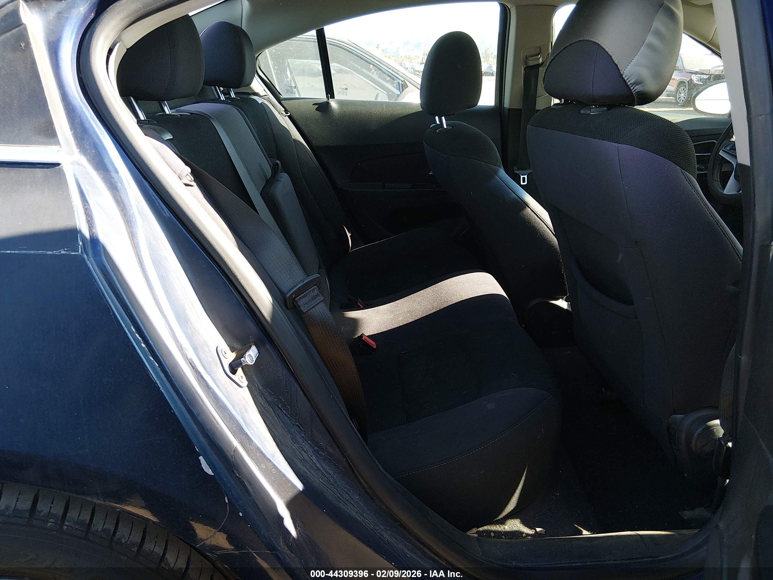 CHEVROLET CRUZE image 8