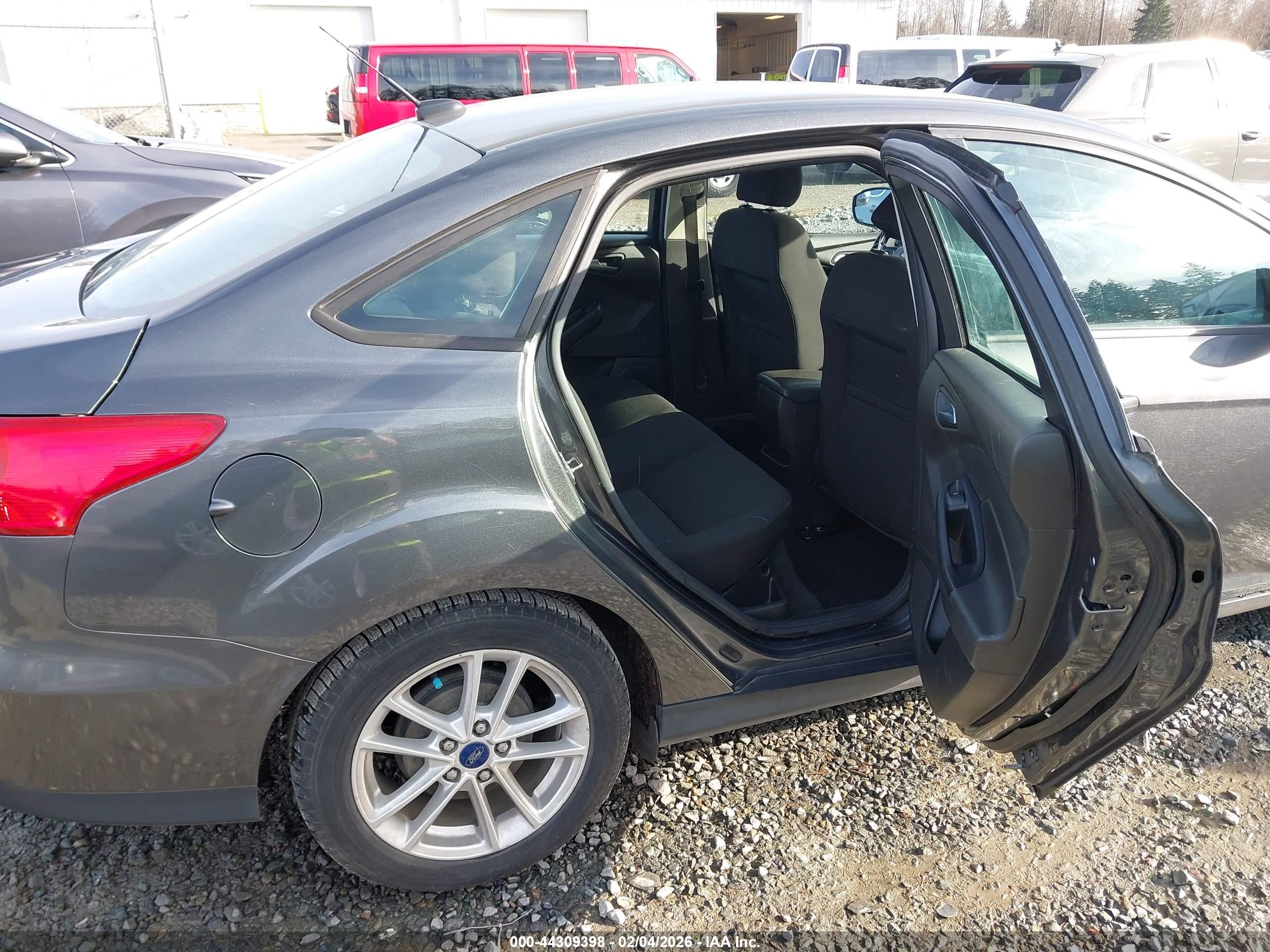FORD FOCUS image 8