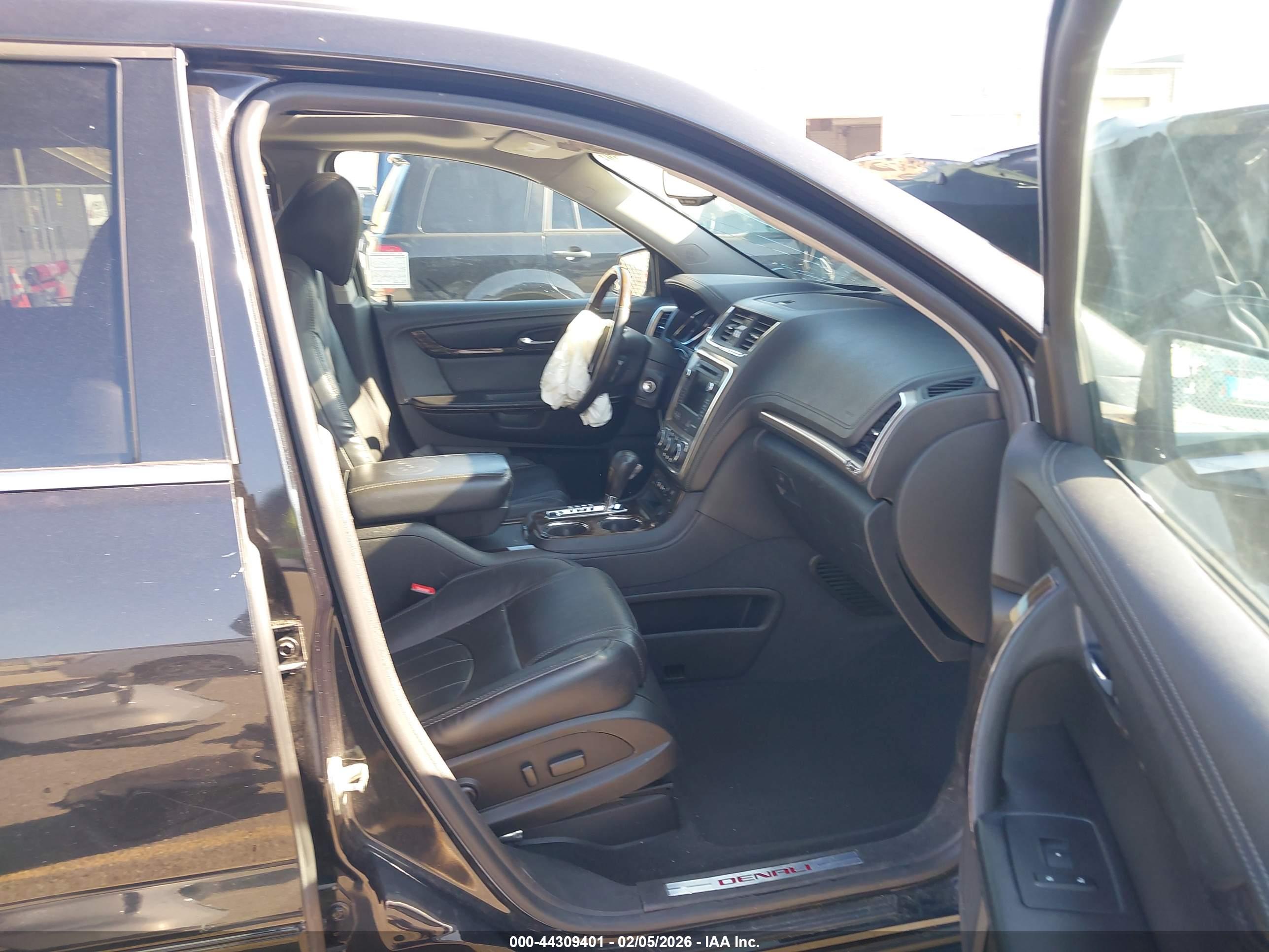 GMC ACADIA image 5