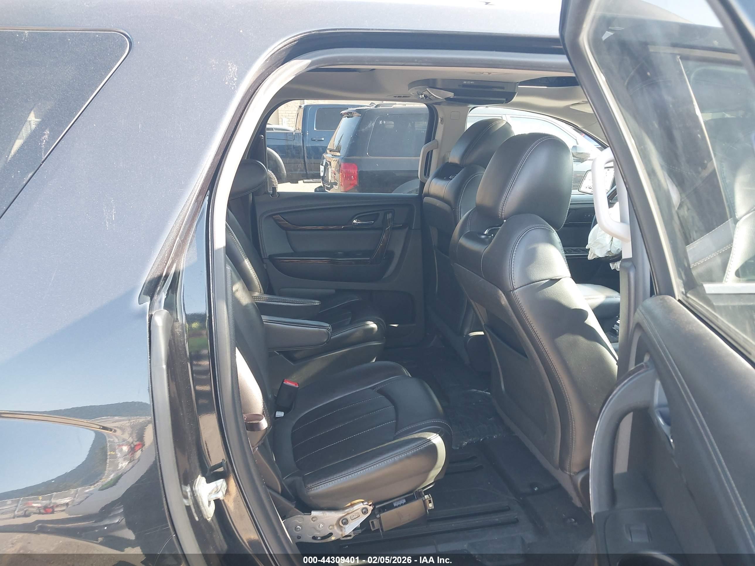 GMC ACADIA image 8