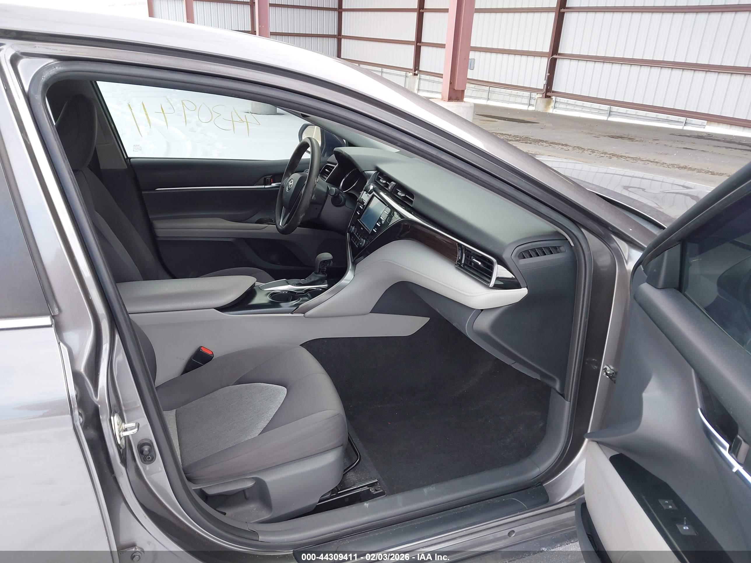 TOYOTA CAMRY image 5