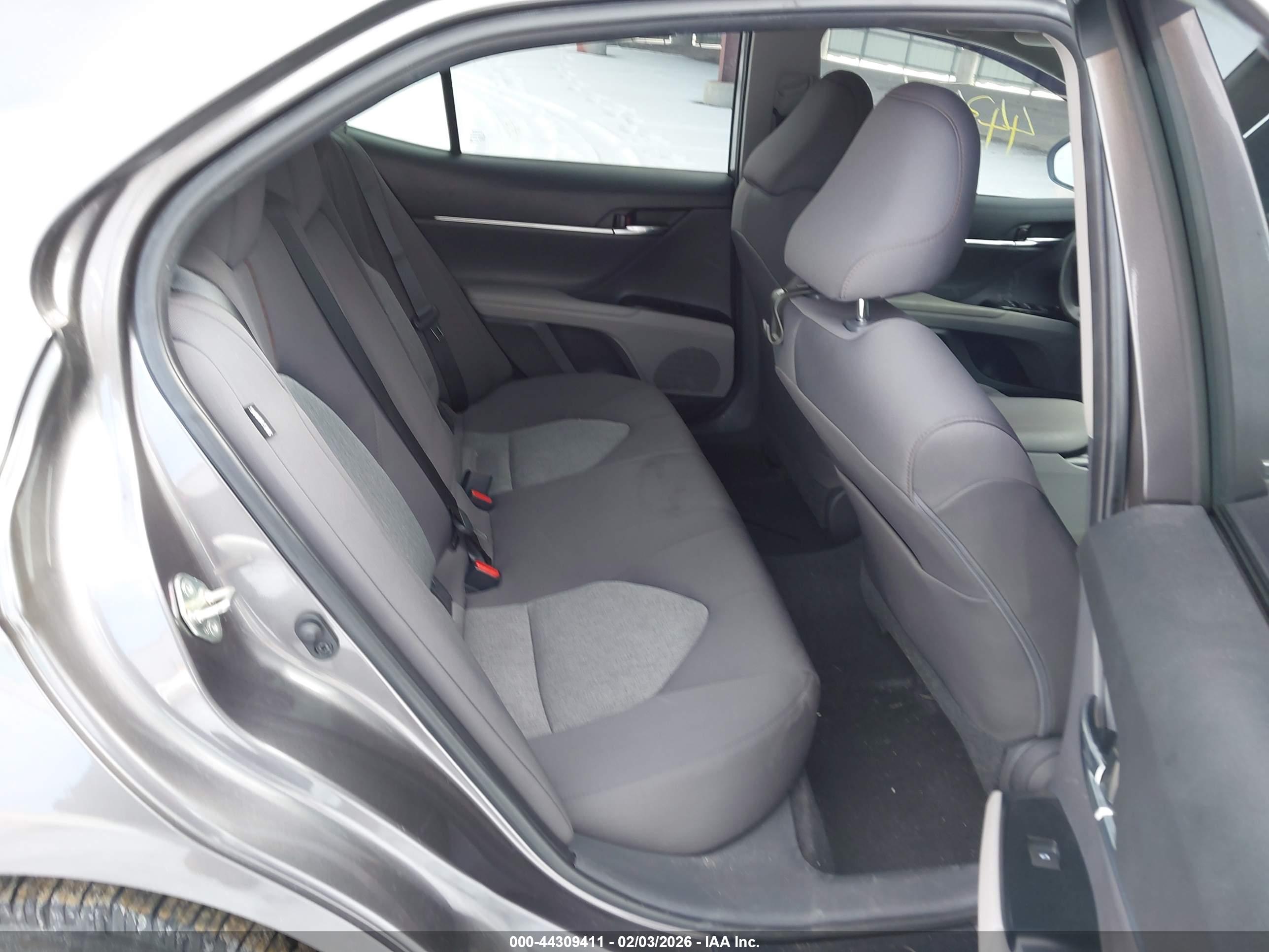 TOYOTA CAMRY image 8