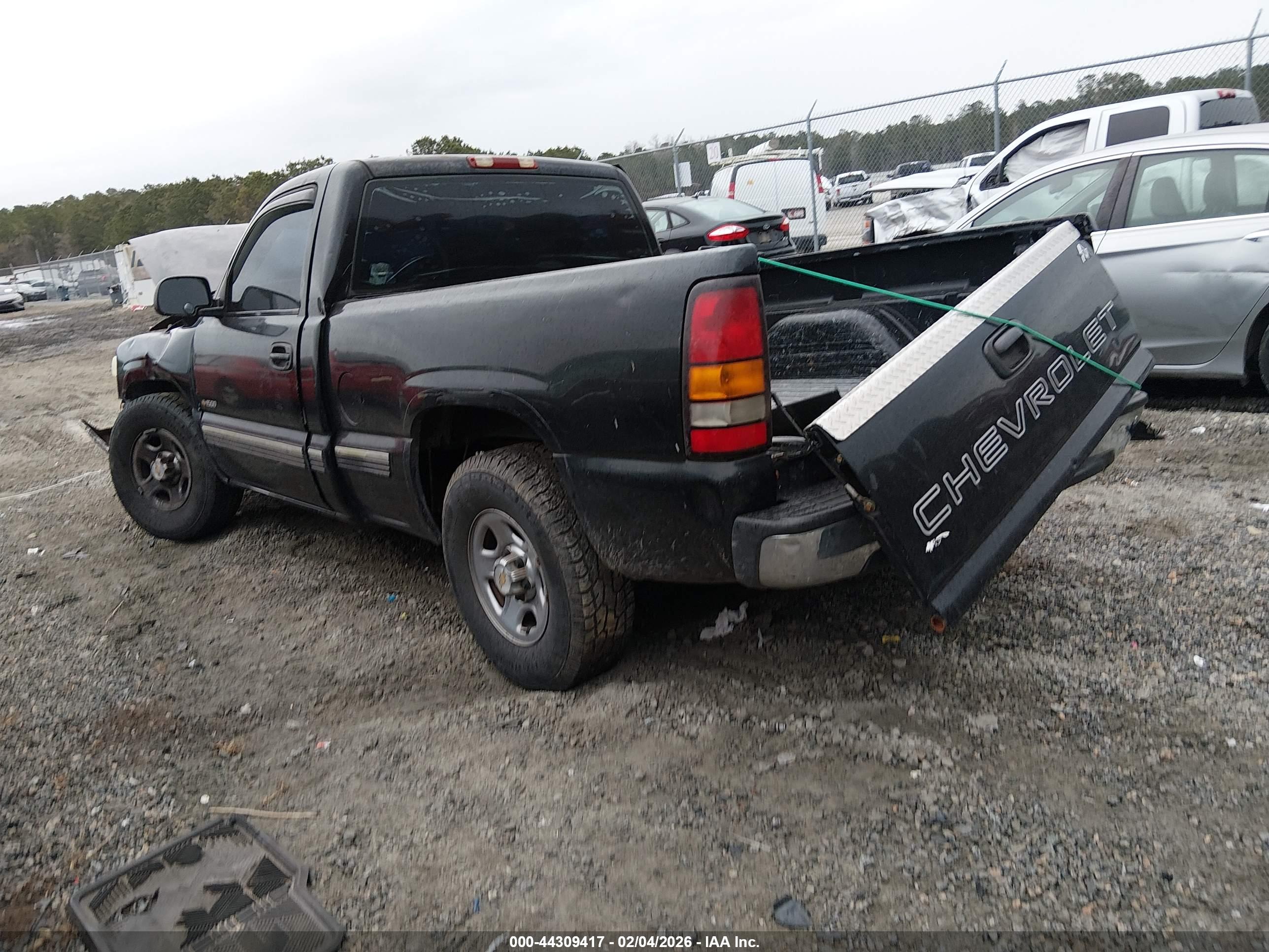 CHEVROLET SILVERADO image 3