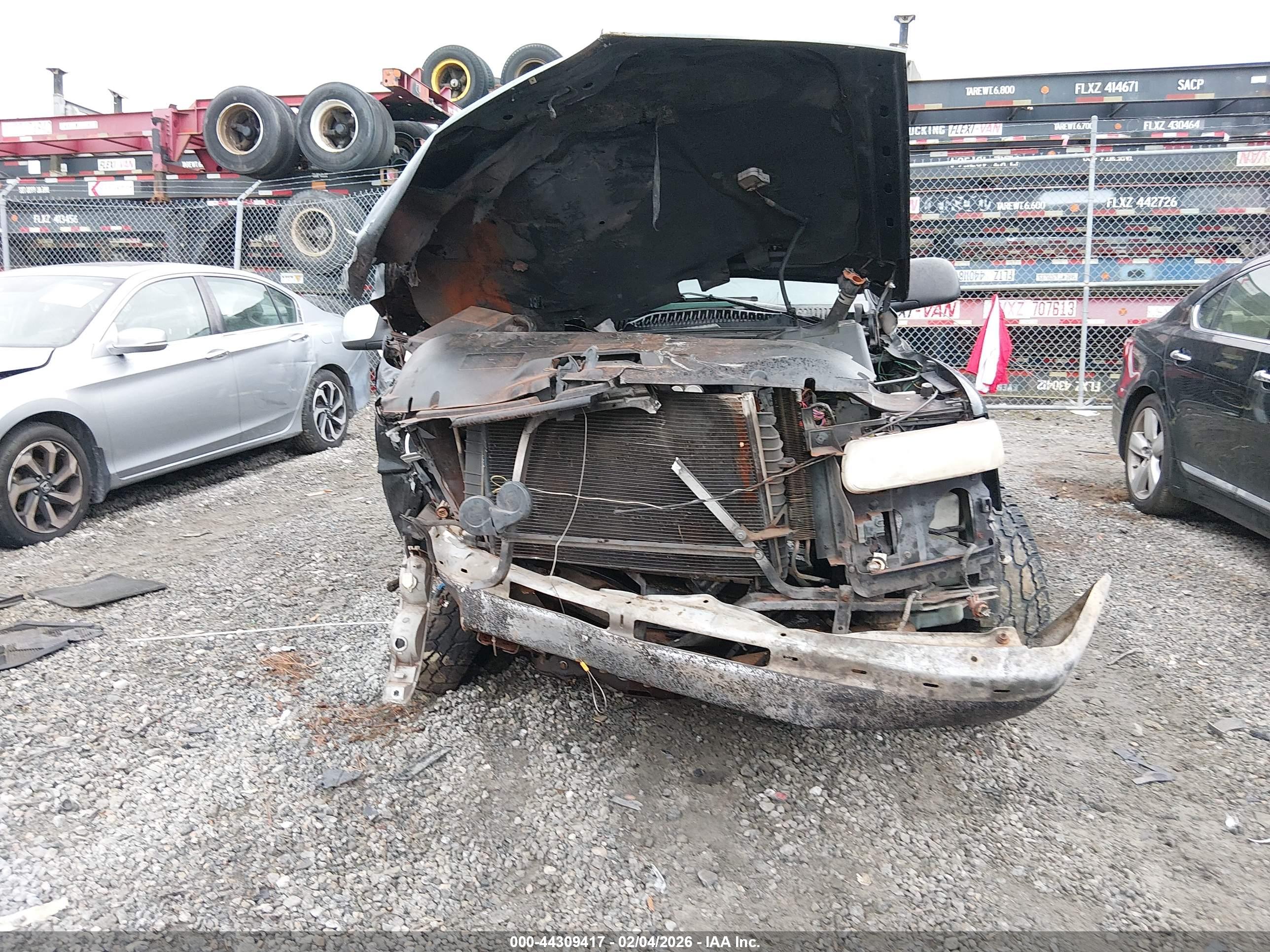 CHEVROLET SILVERADO image 6