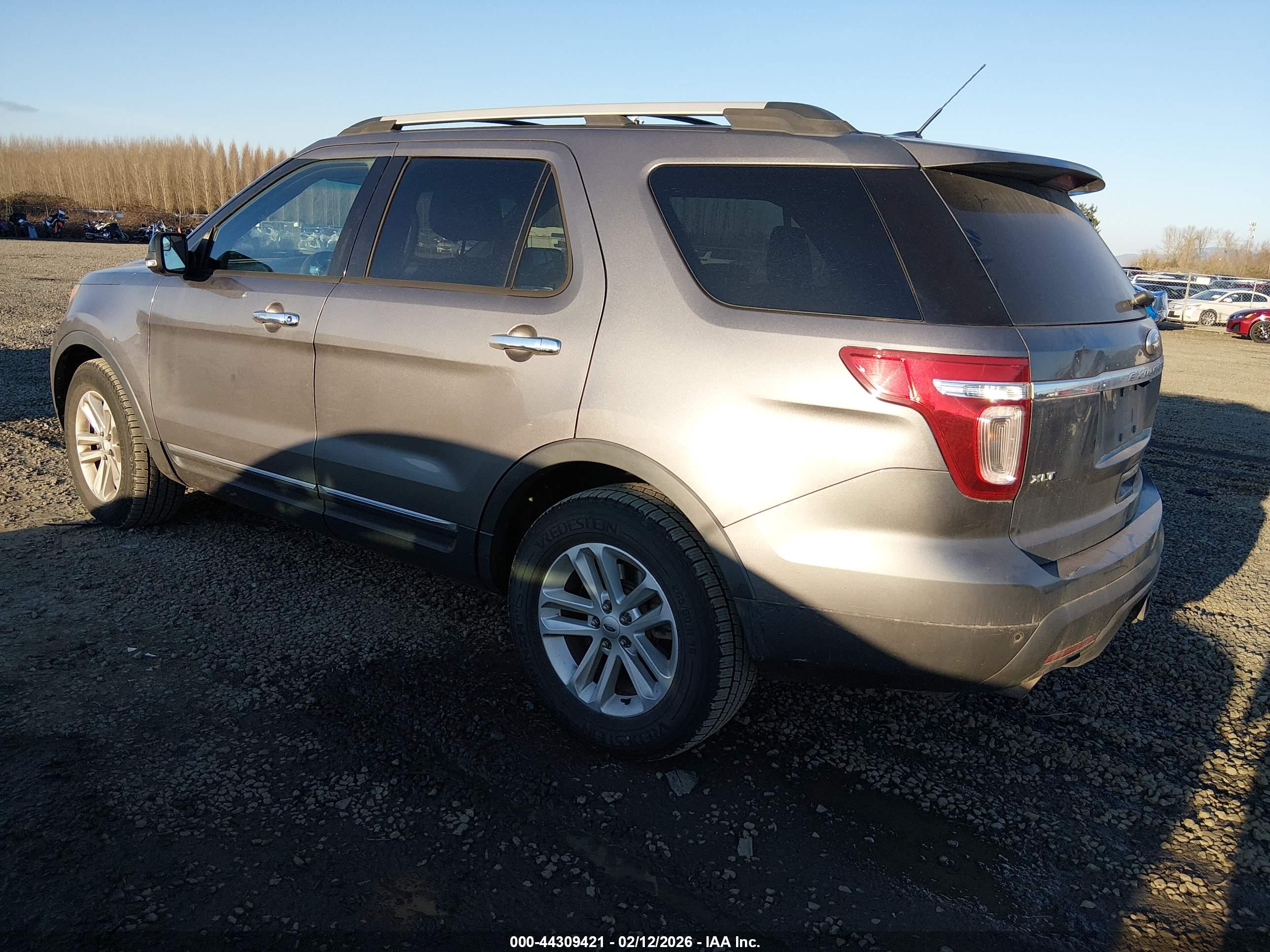 FORD EXPLORER image 3