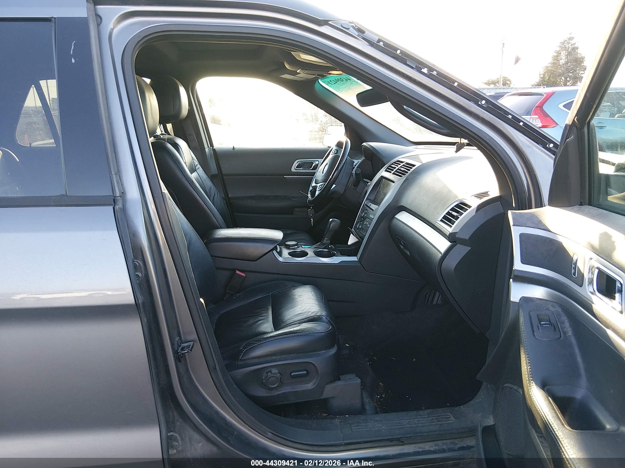 FORD EXPLORER image 5