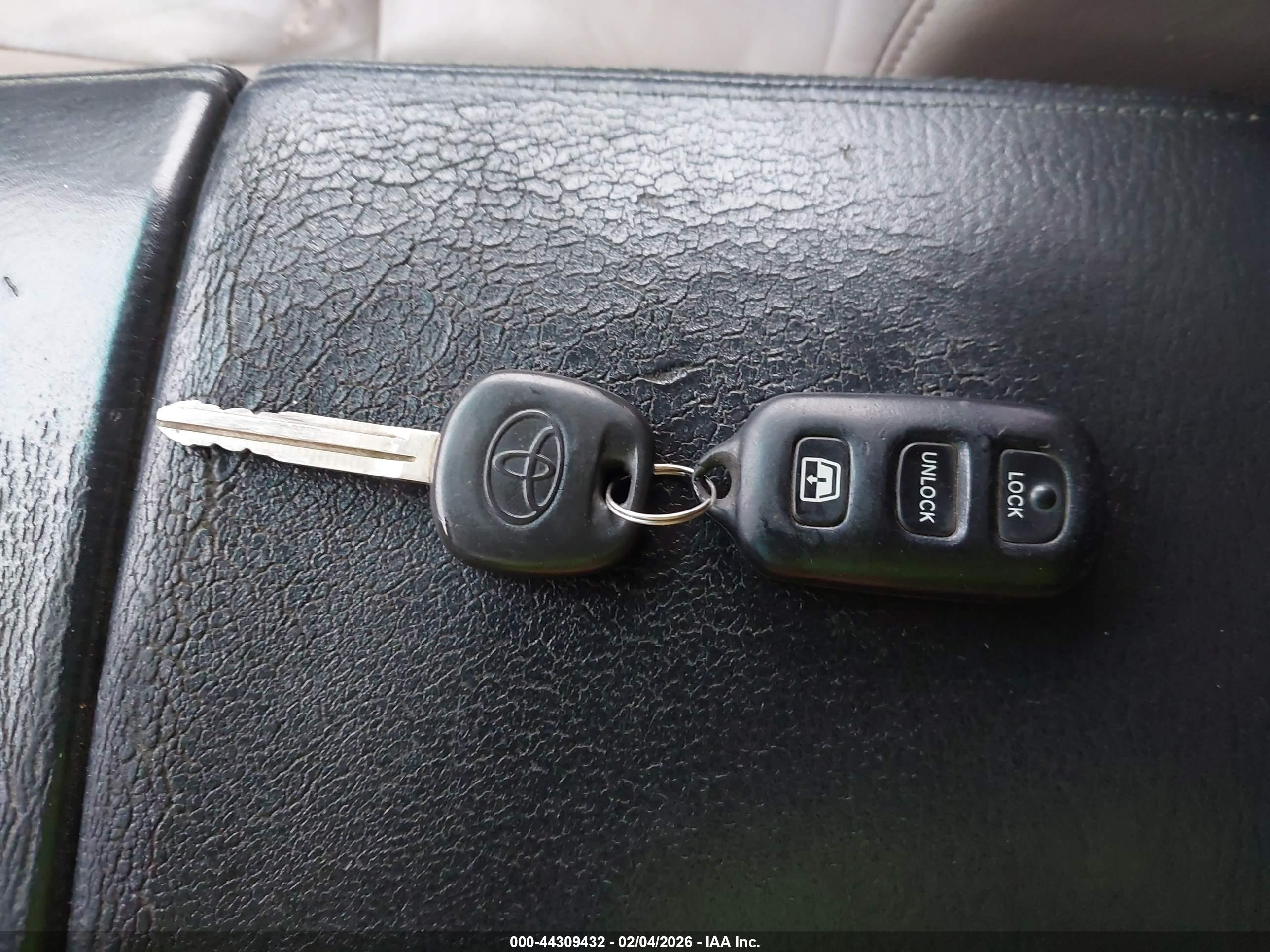 TOYOTA 4RUNNER image 11