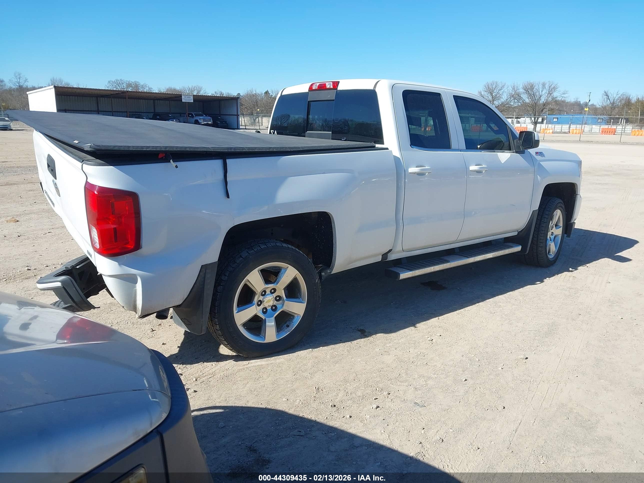 CHEVROLET SILVERADO image 4