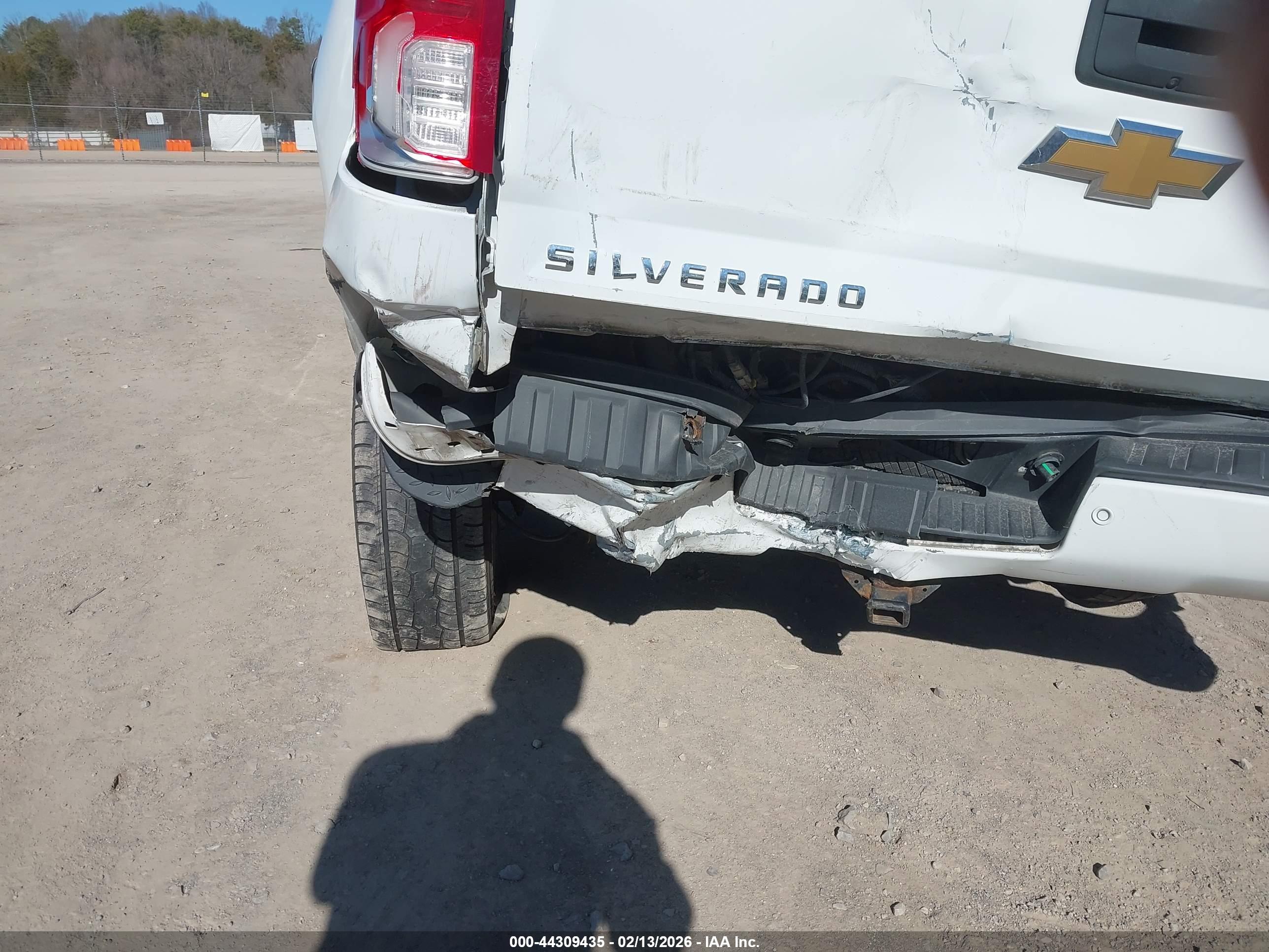 CHEVROLET SILVERADO image 6