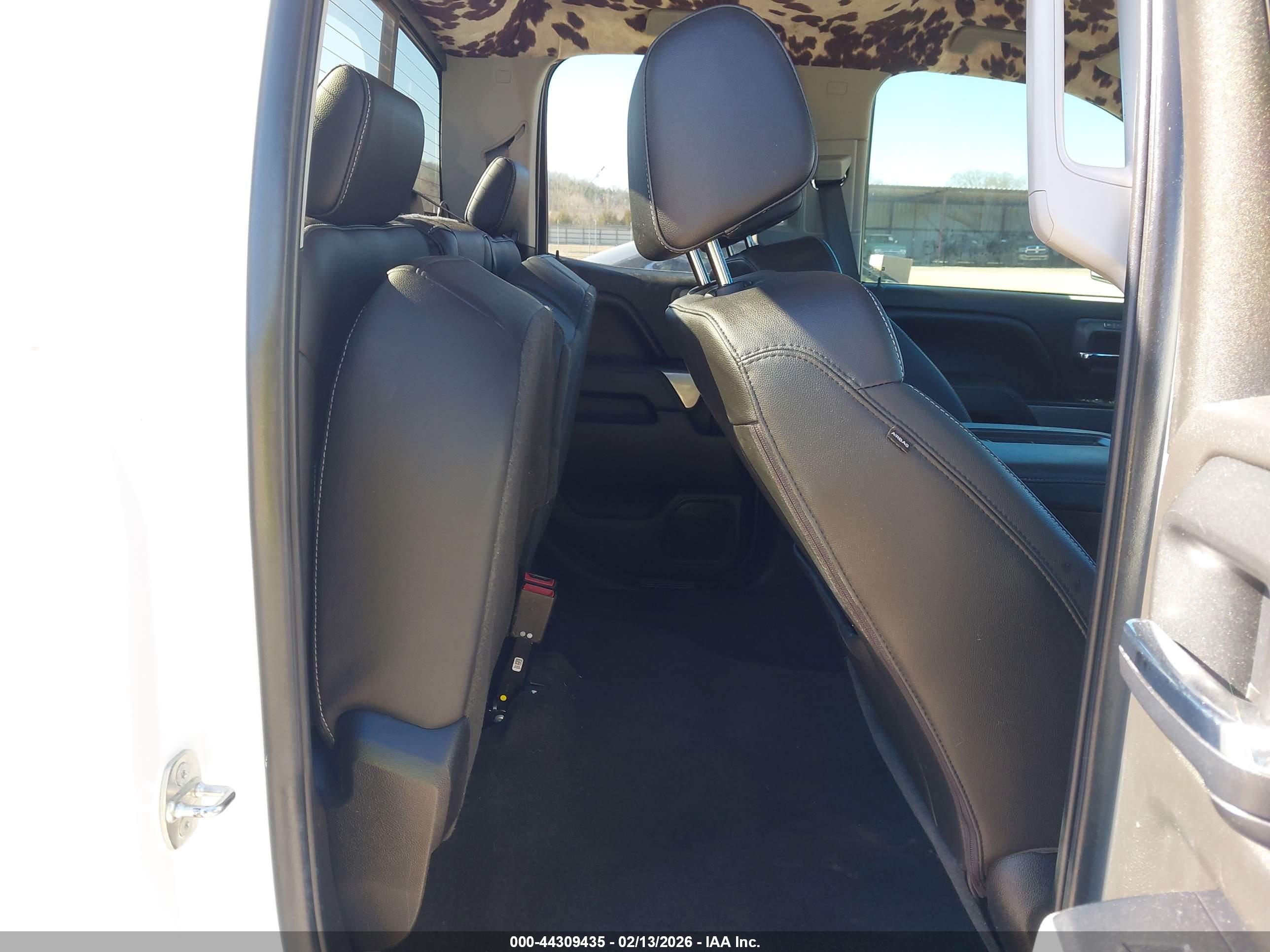 CHEVROLET SILVERADO image 8