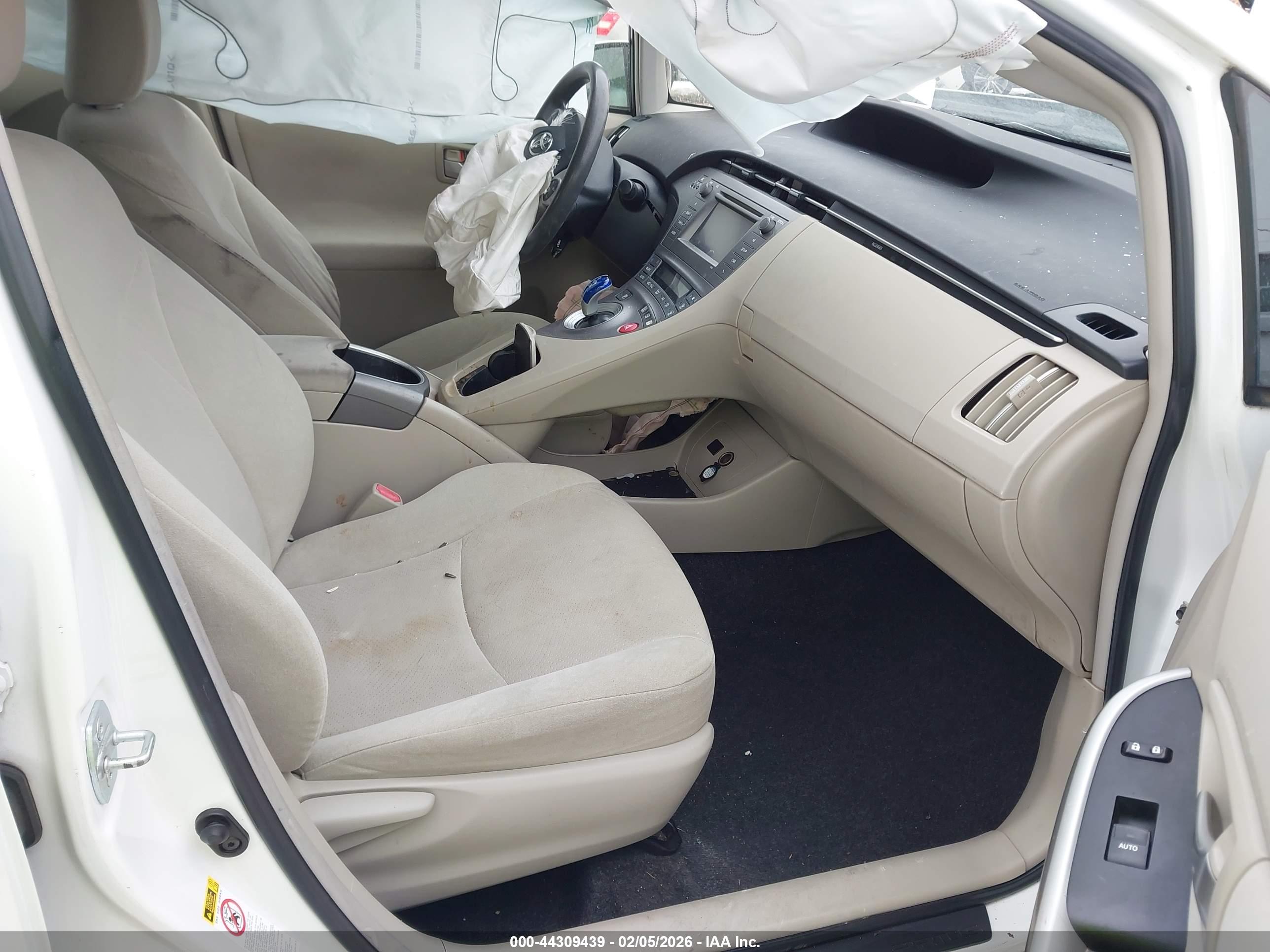 TOYOTA PRIUS image 5