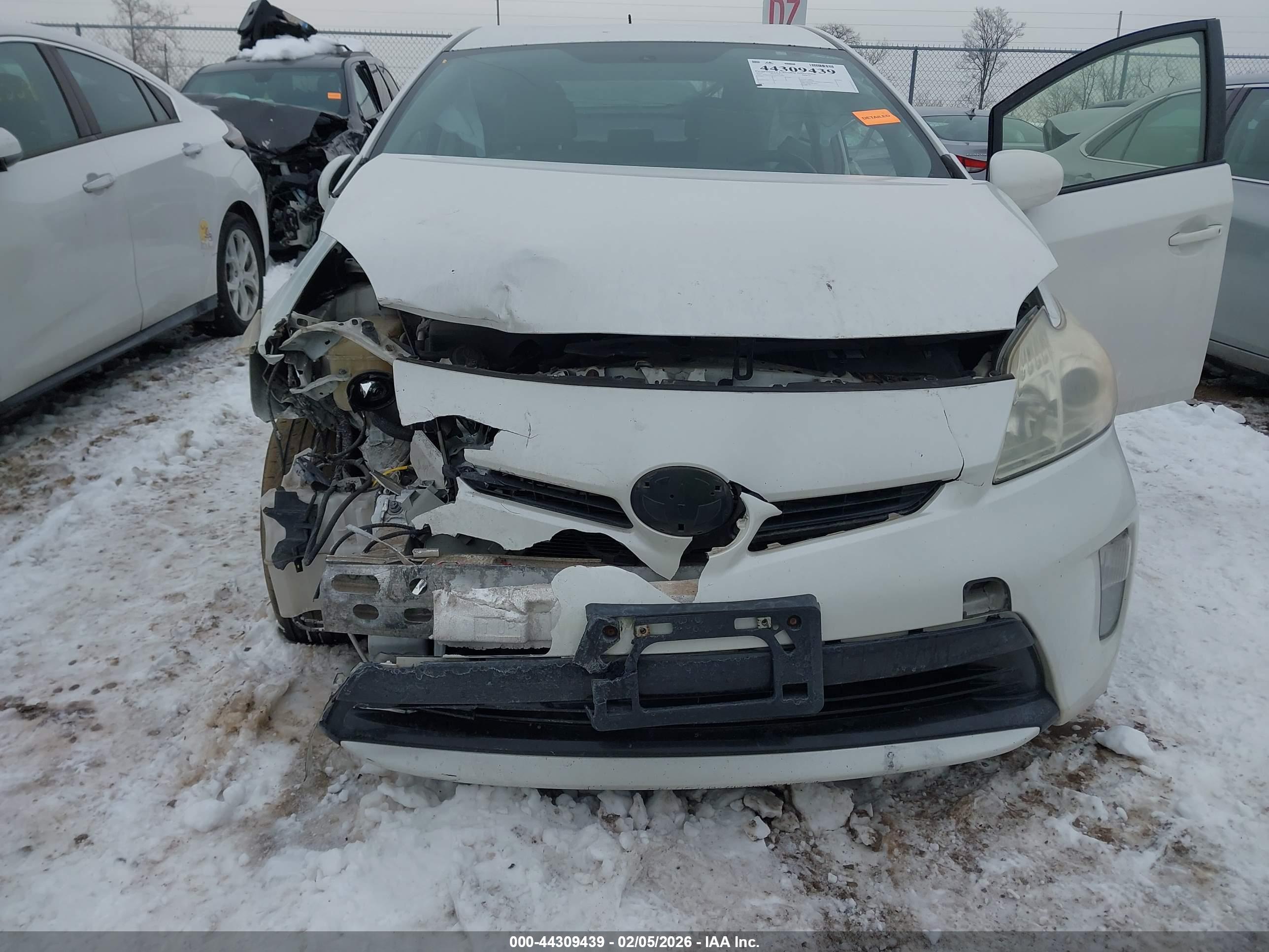 TOYOTA PRIUS image 6