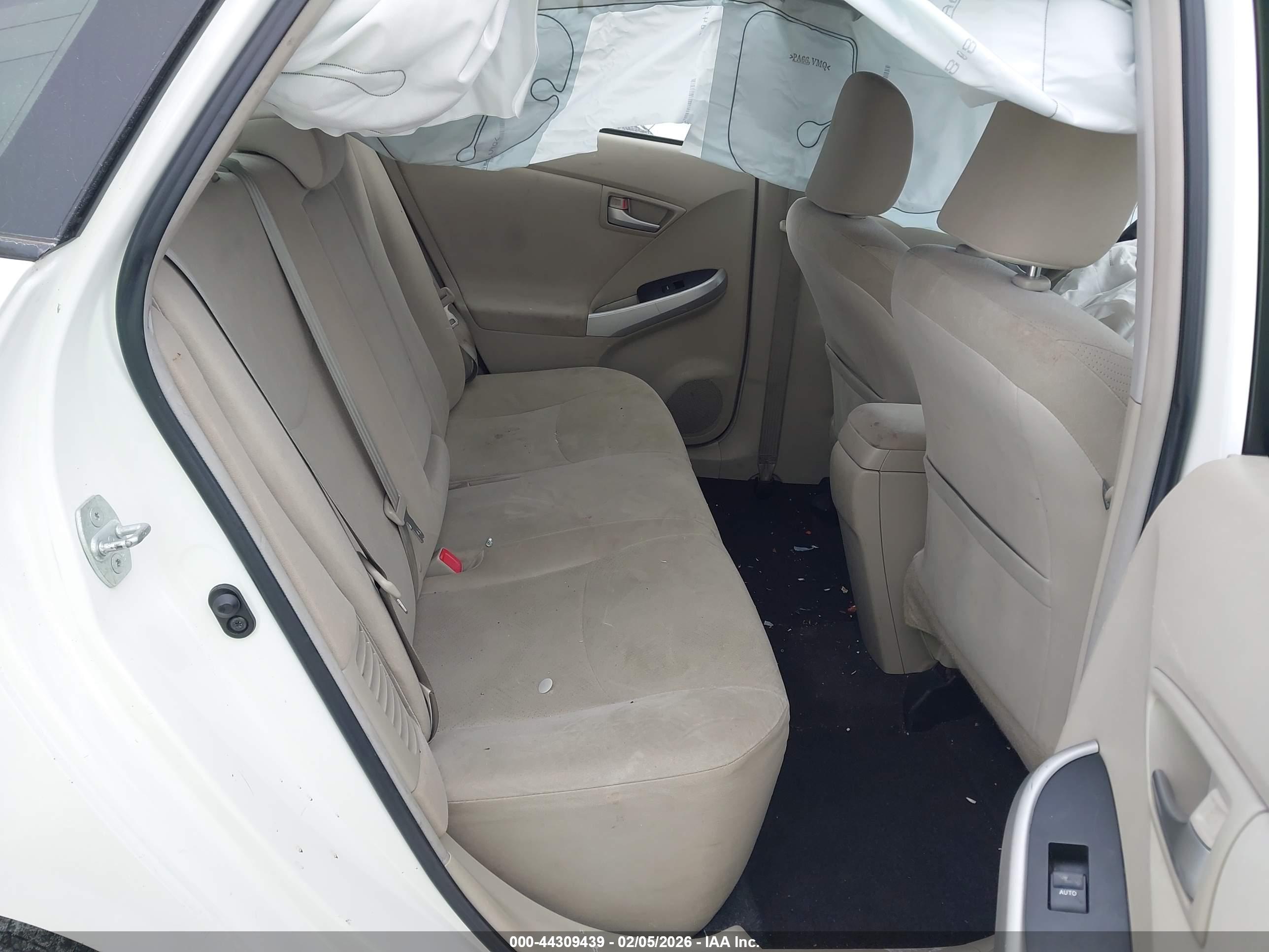 TOYOTA PRIUS image 8