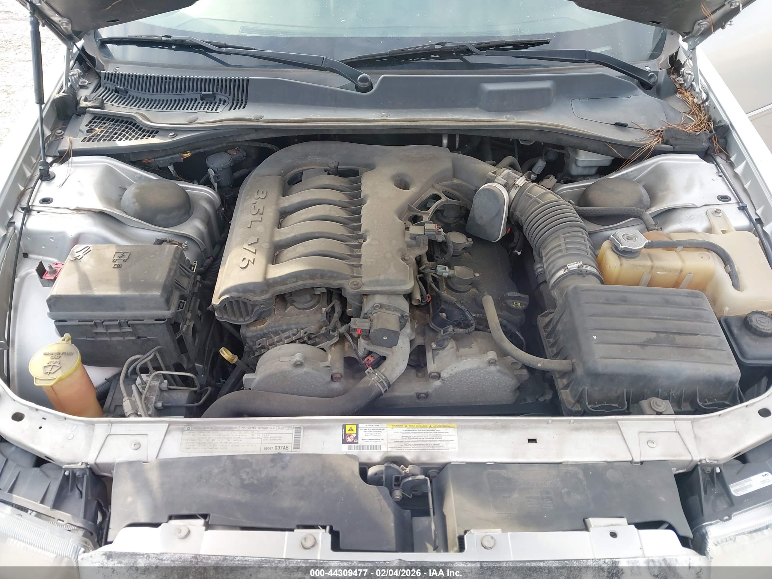 CHRYSLER 300 image 10