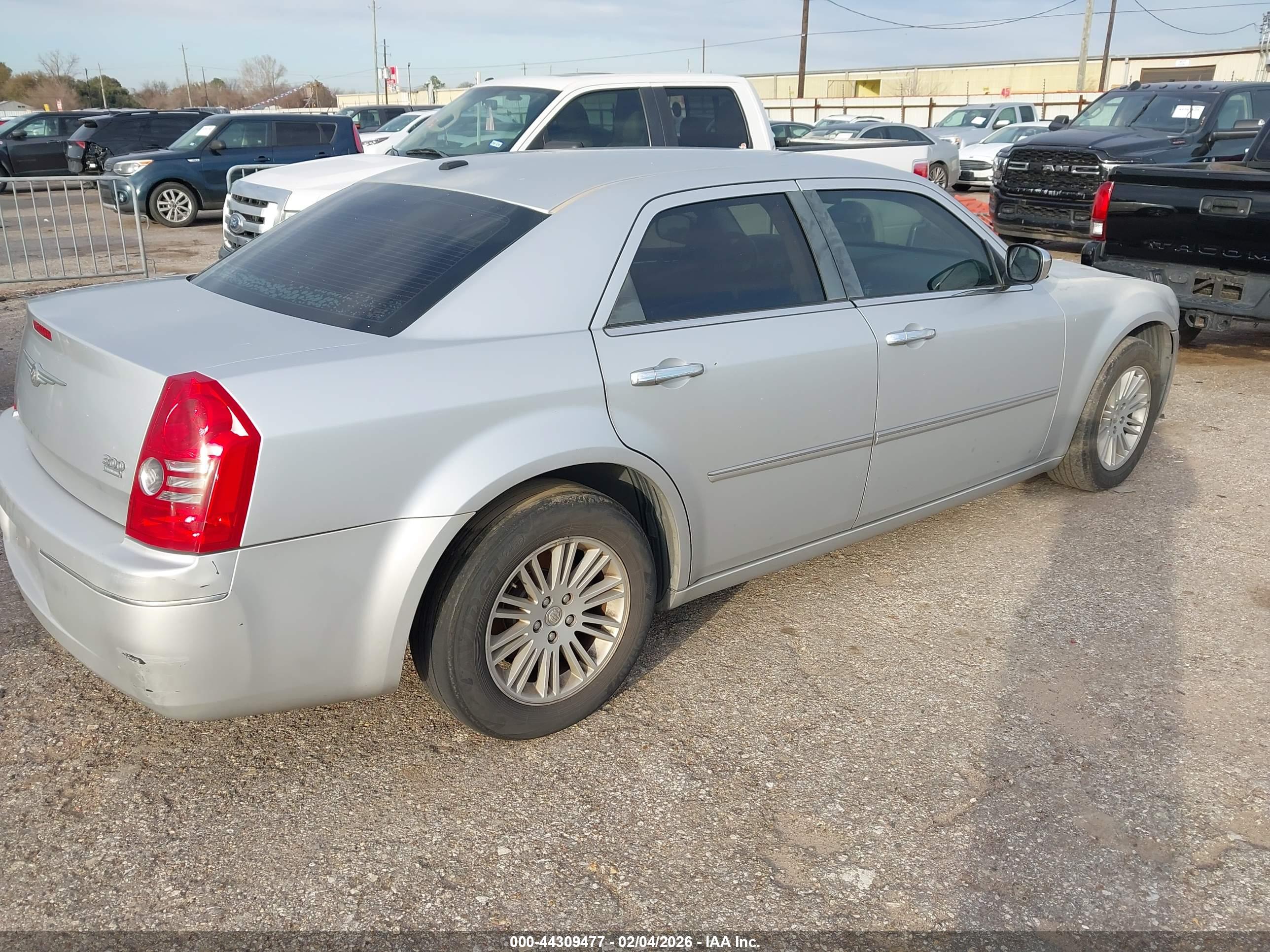 CHRYSLER 300 image 4