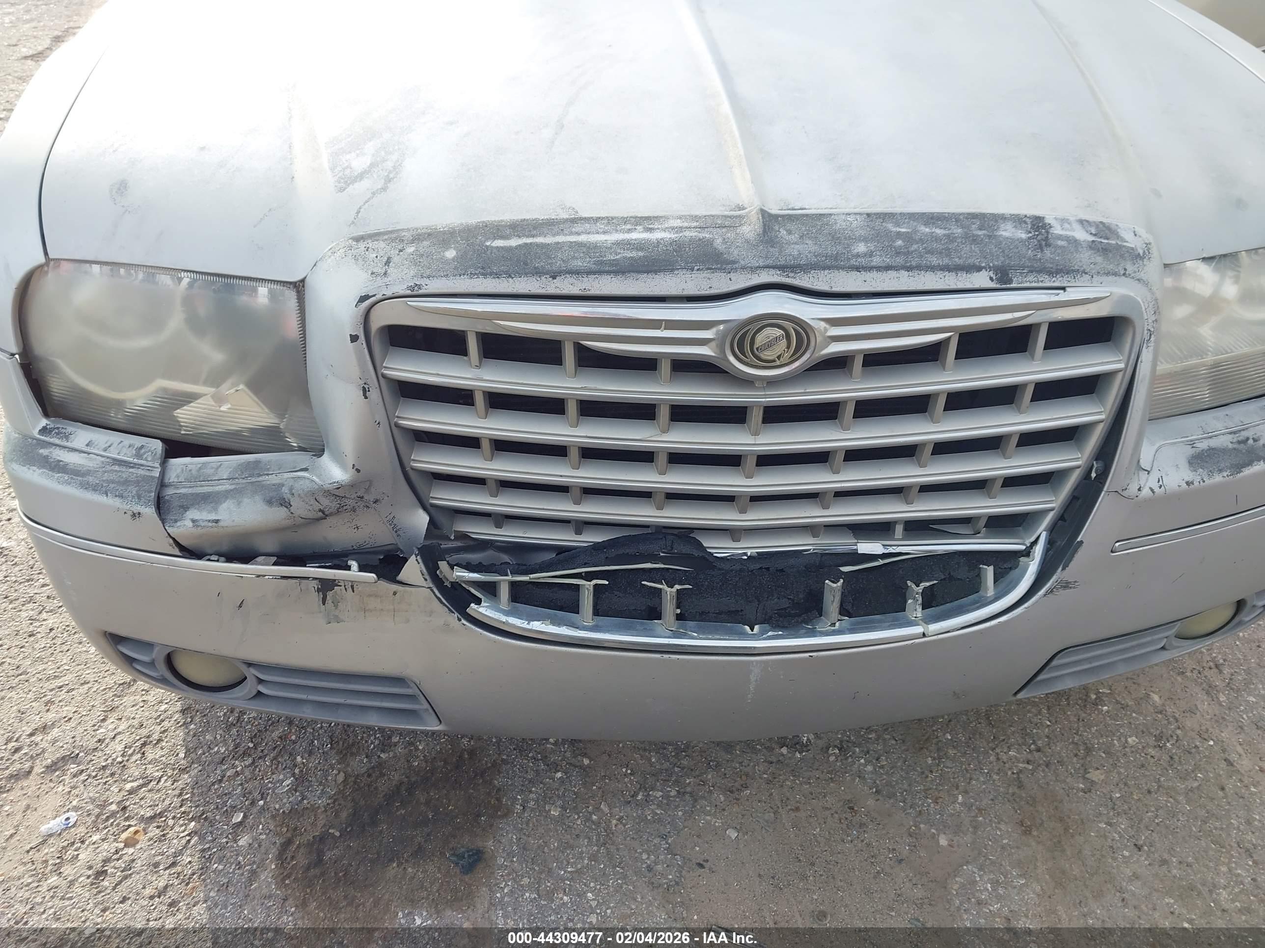 CHRYSLER 300 image 6