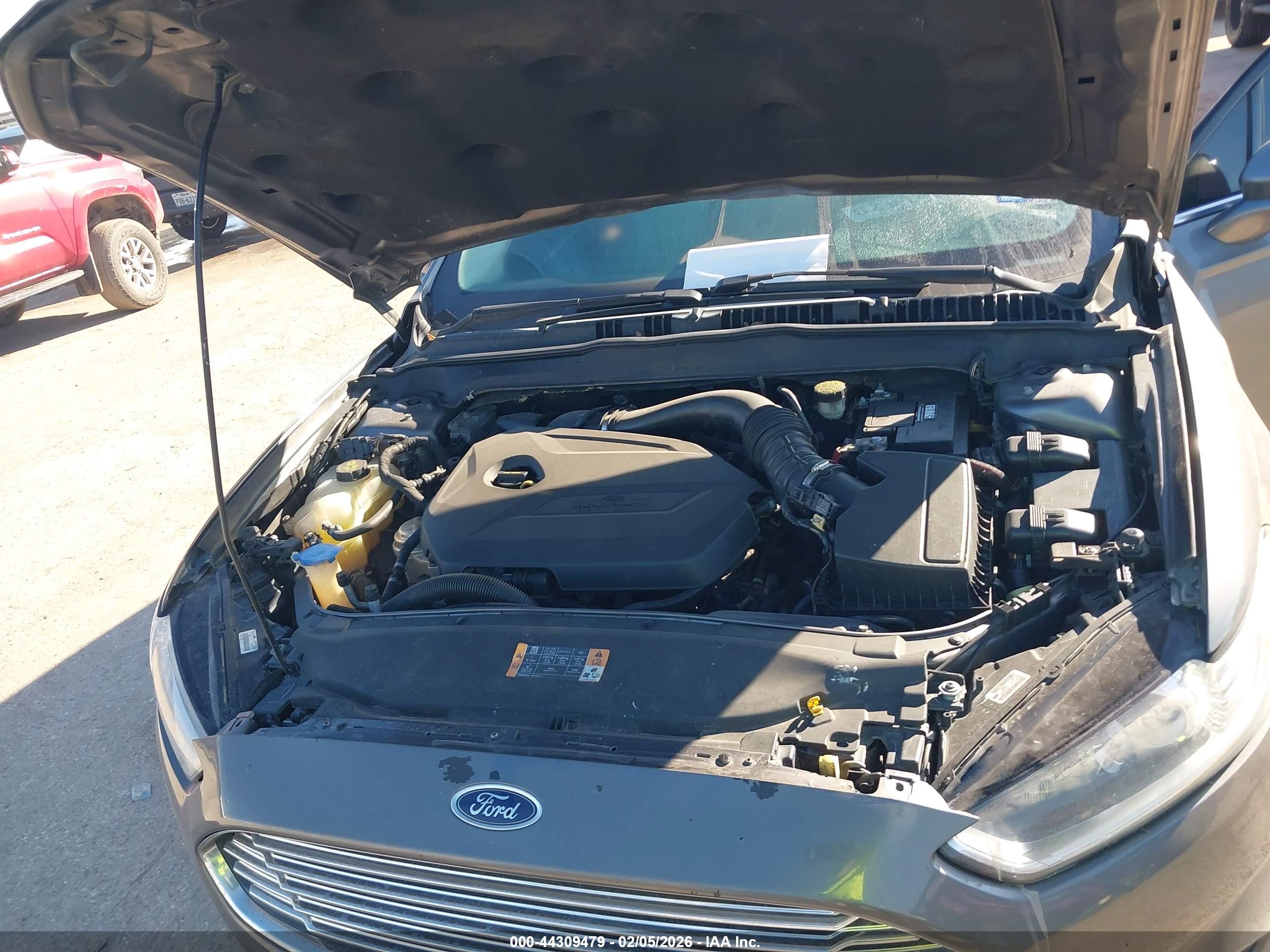 FORD FUSION image 10