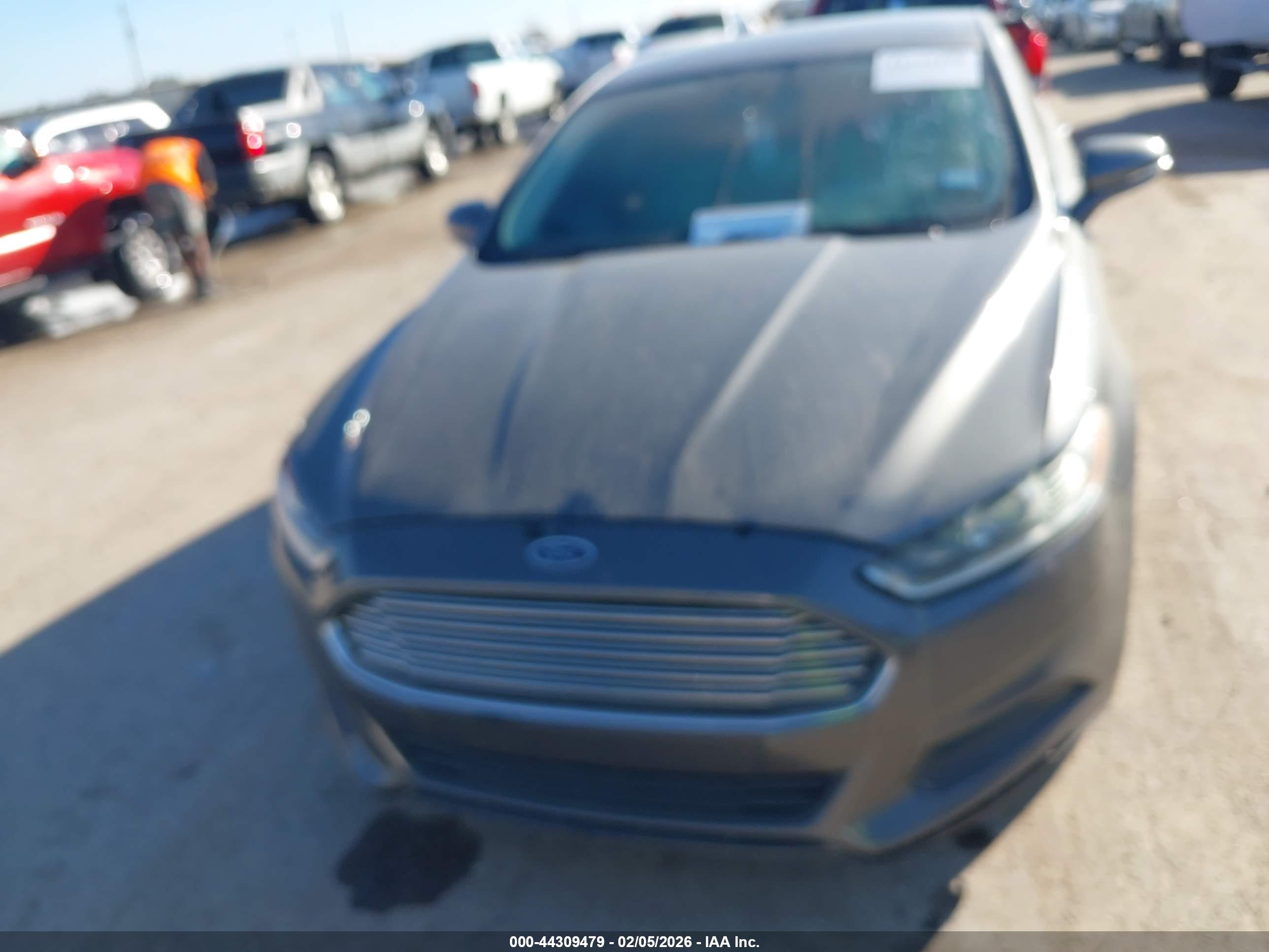 FORD FUSION image 6