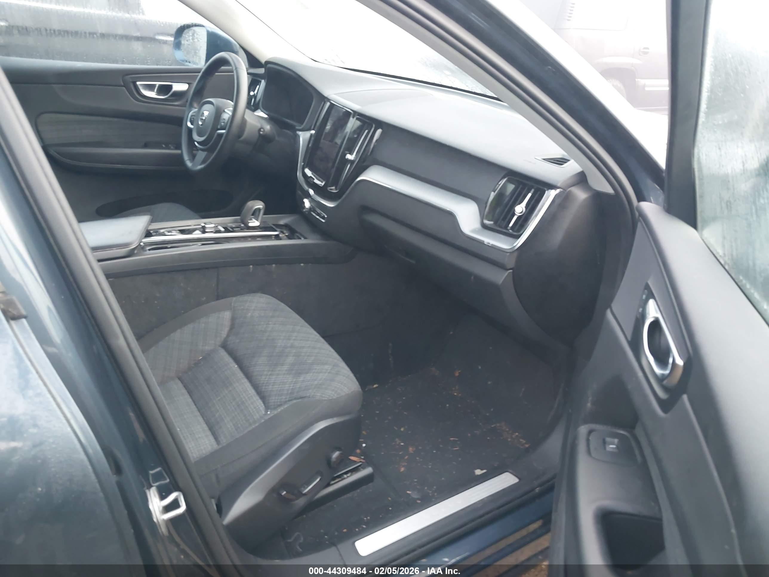 VOLVO XC60 image 5