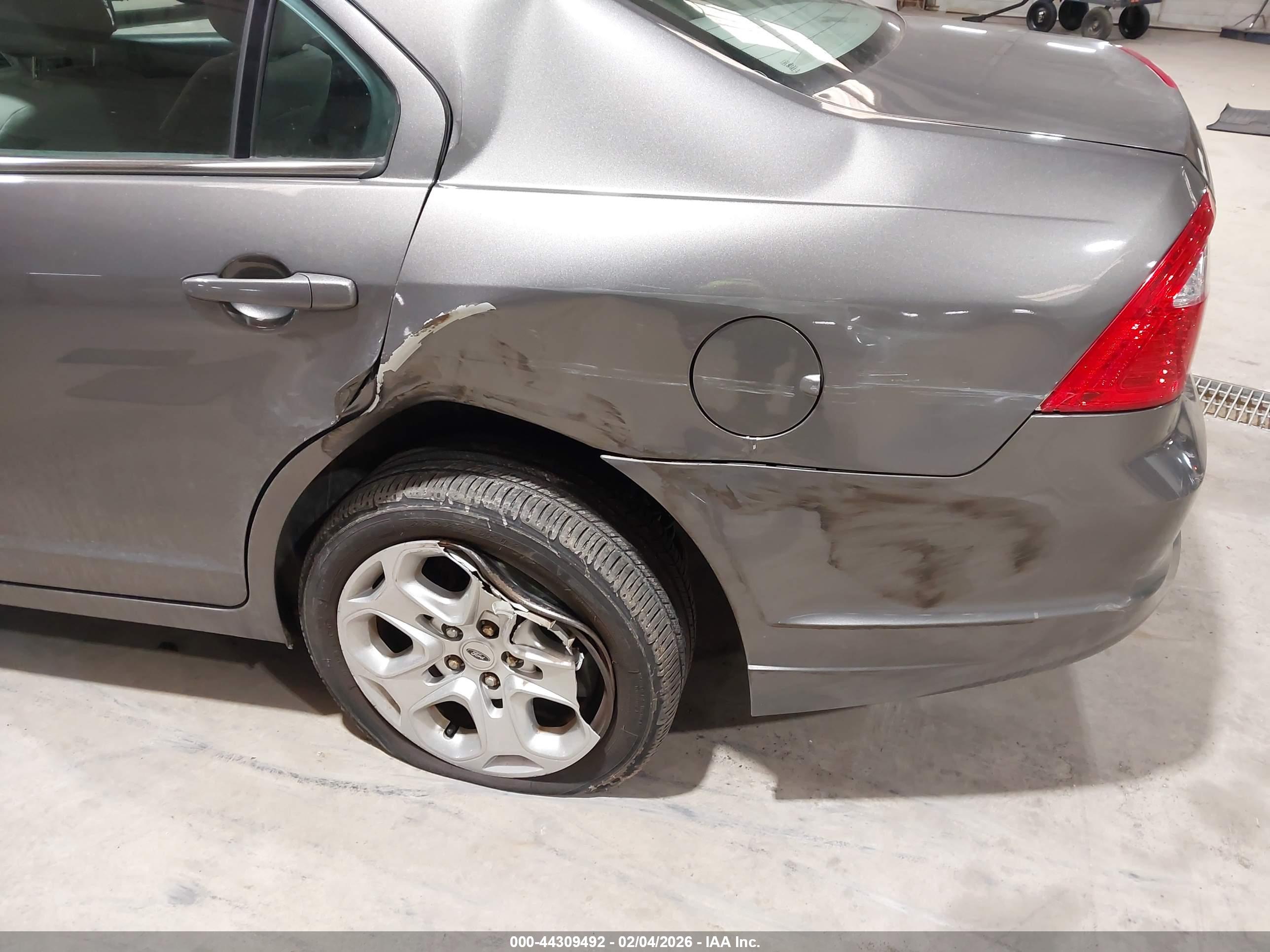 FORD FUSION image 6
