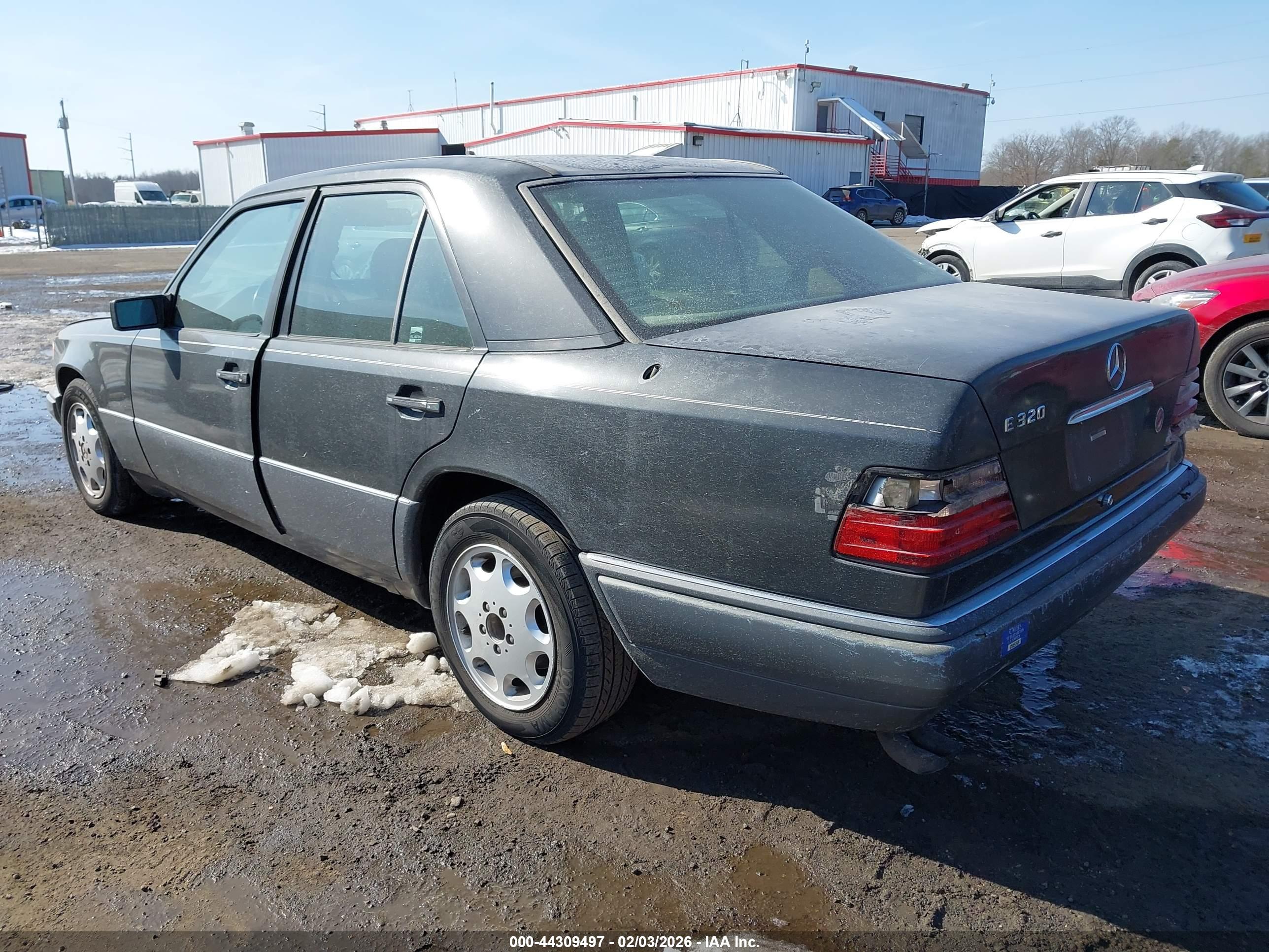 MERCEDES-BENZ E image 3