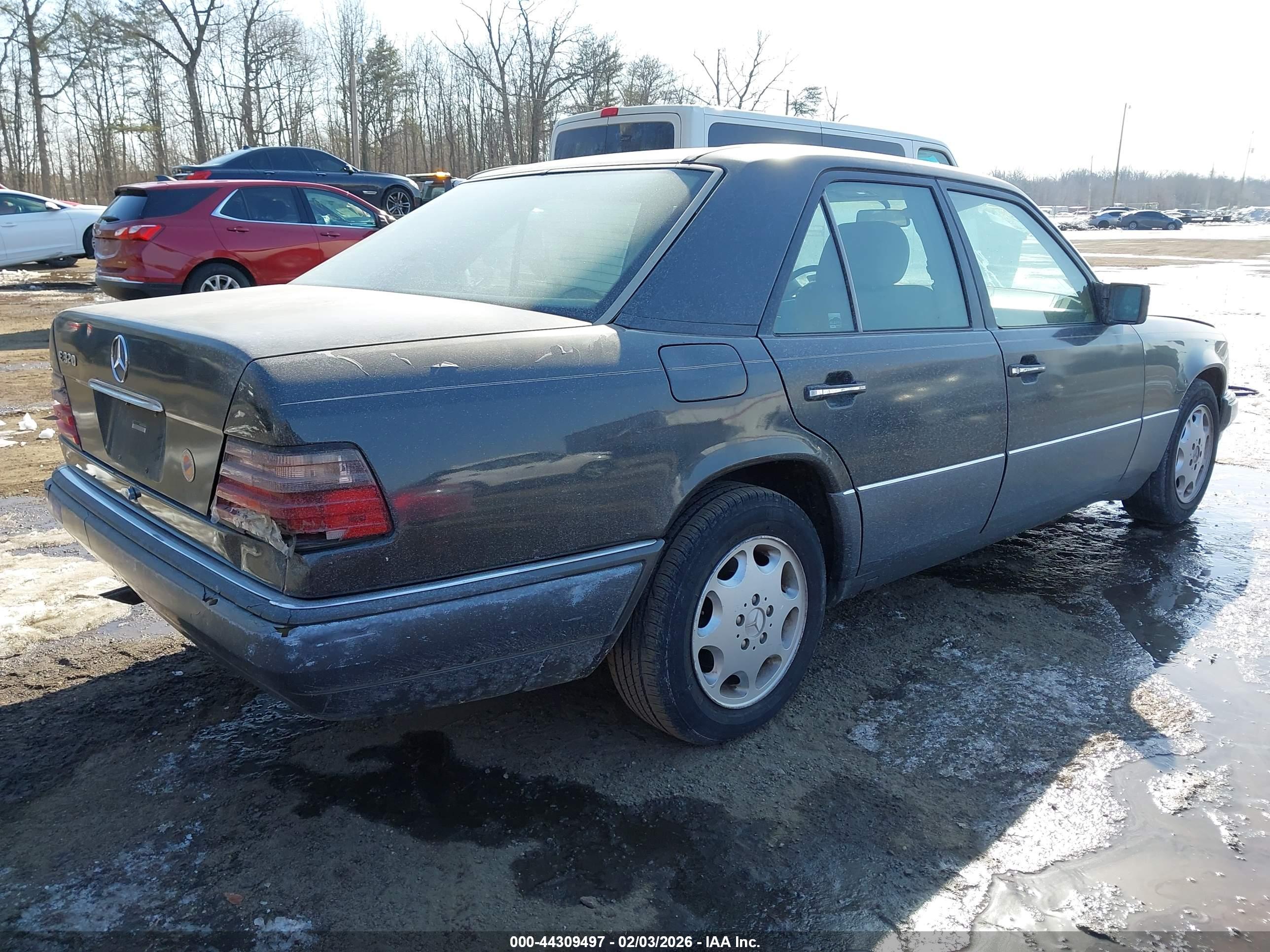 MERCEDES-BENZ E image 4