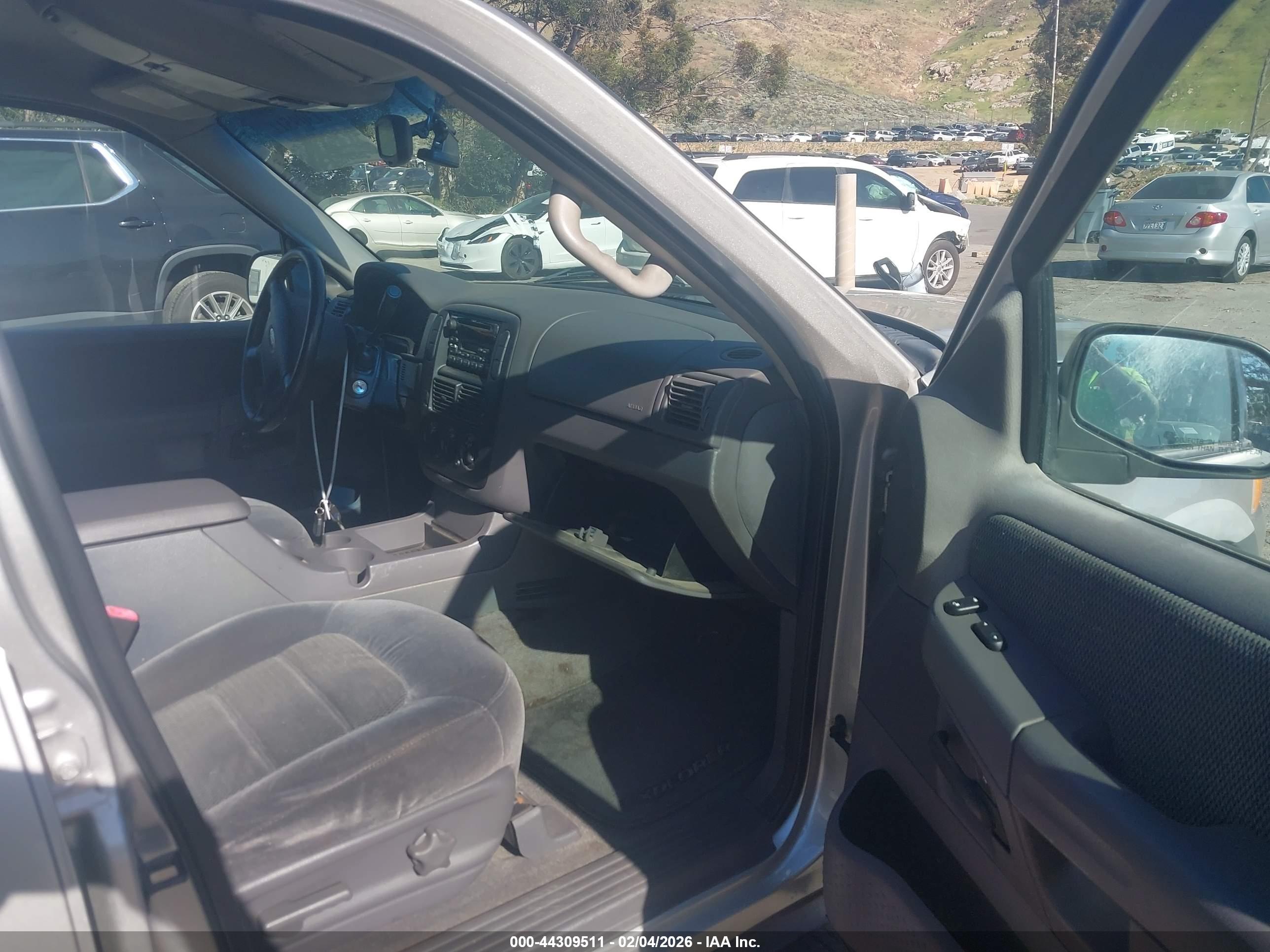 FORD EXPLORER image 5