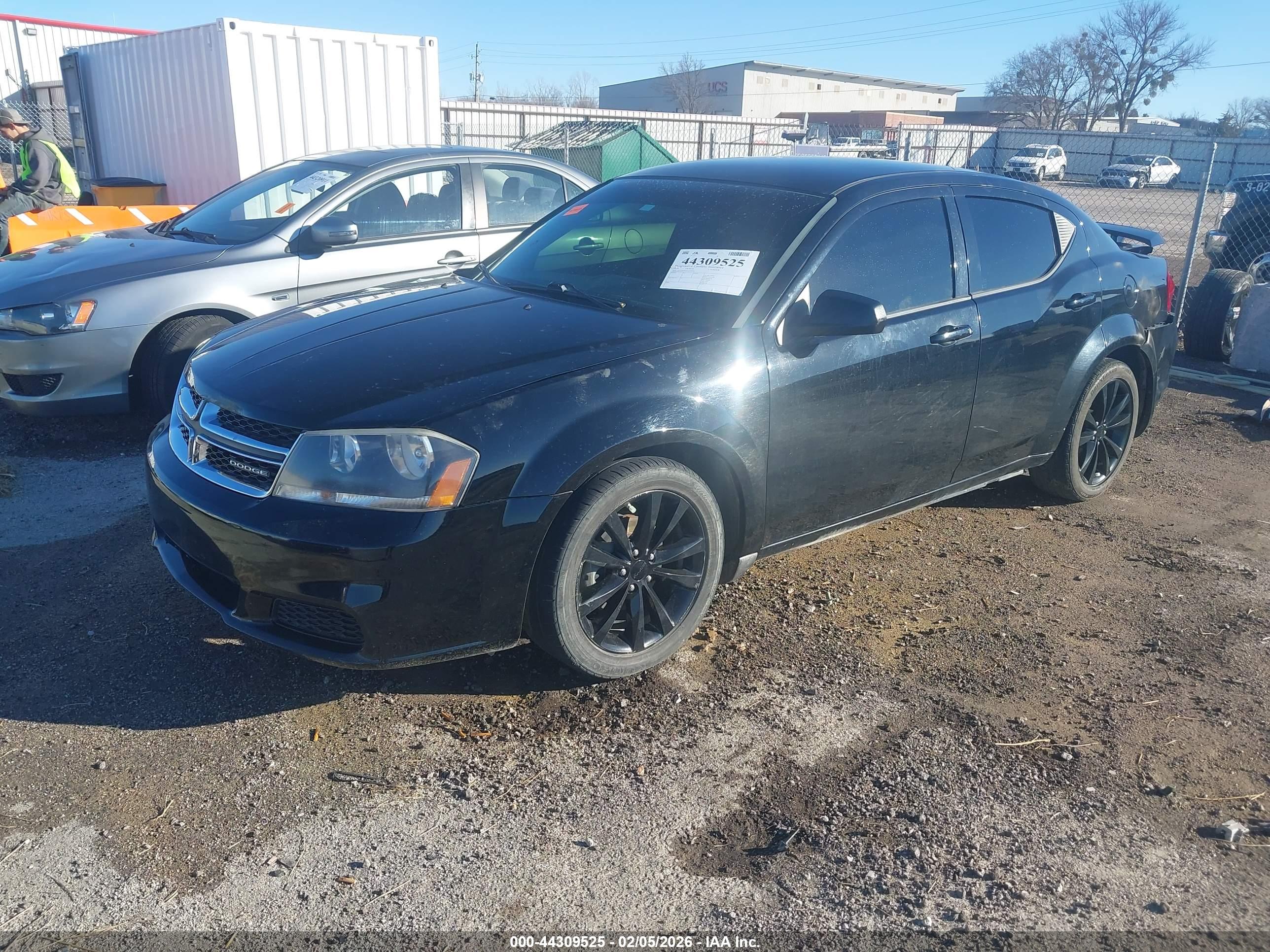 DODGE AVENGER image 2
