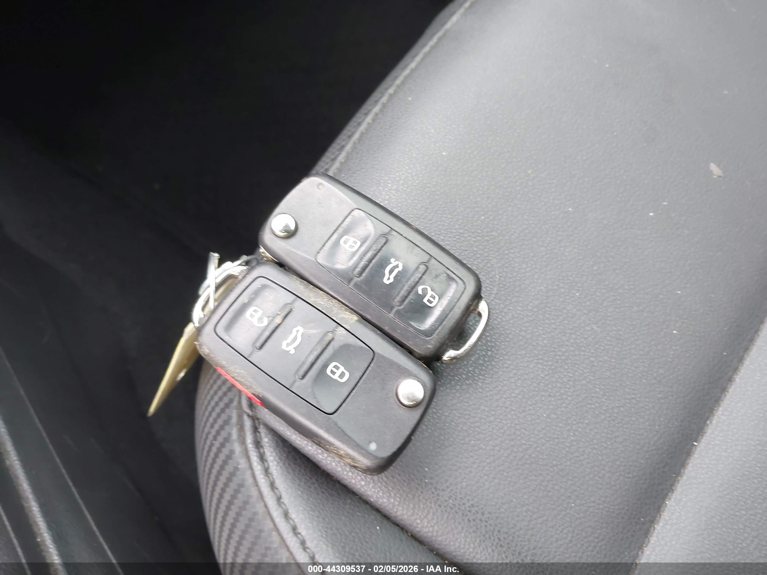 VOLKSWAGEN BEETLE image 11