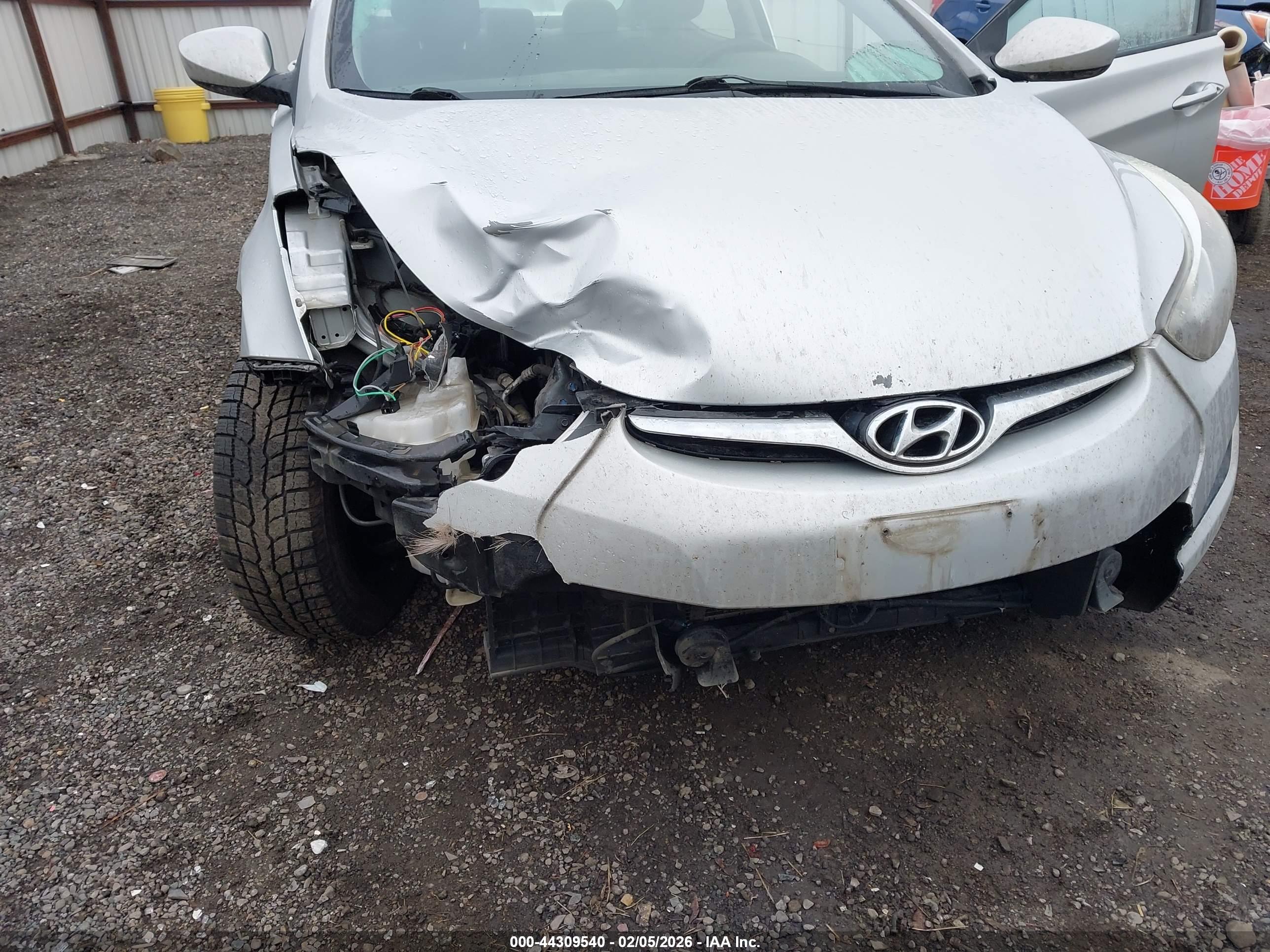 HYUNDAI ELANTRA image 6