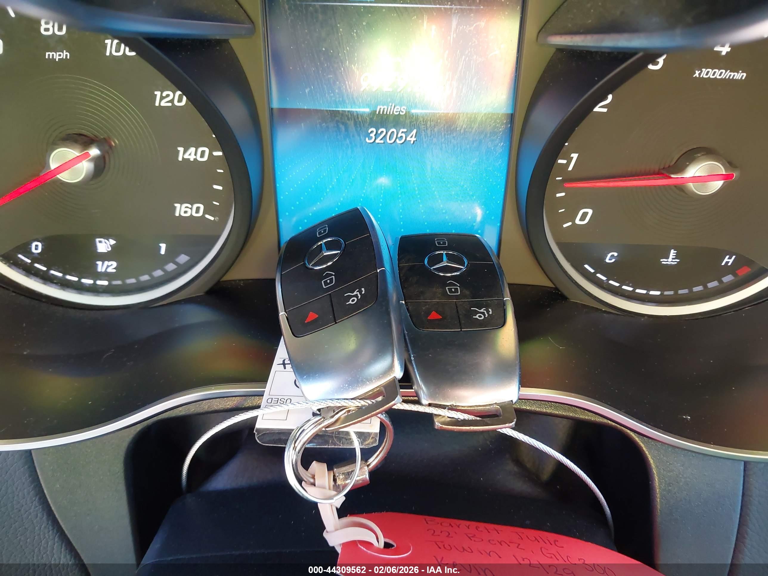 MERCEDES-BENZ GLC image 11