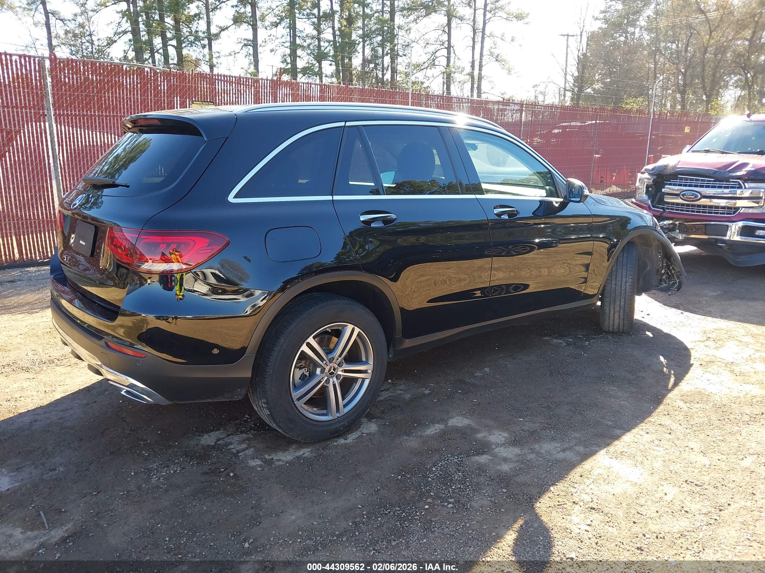 MERCEDES-BENZ GLC image 4