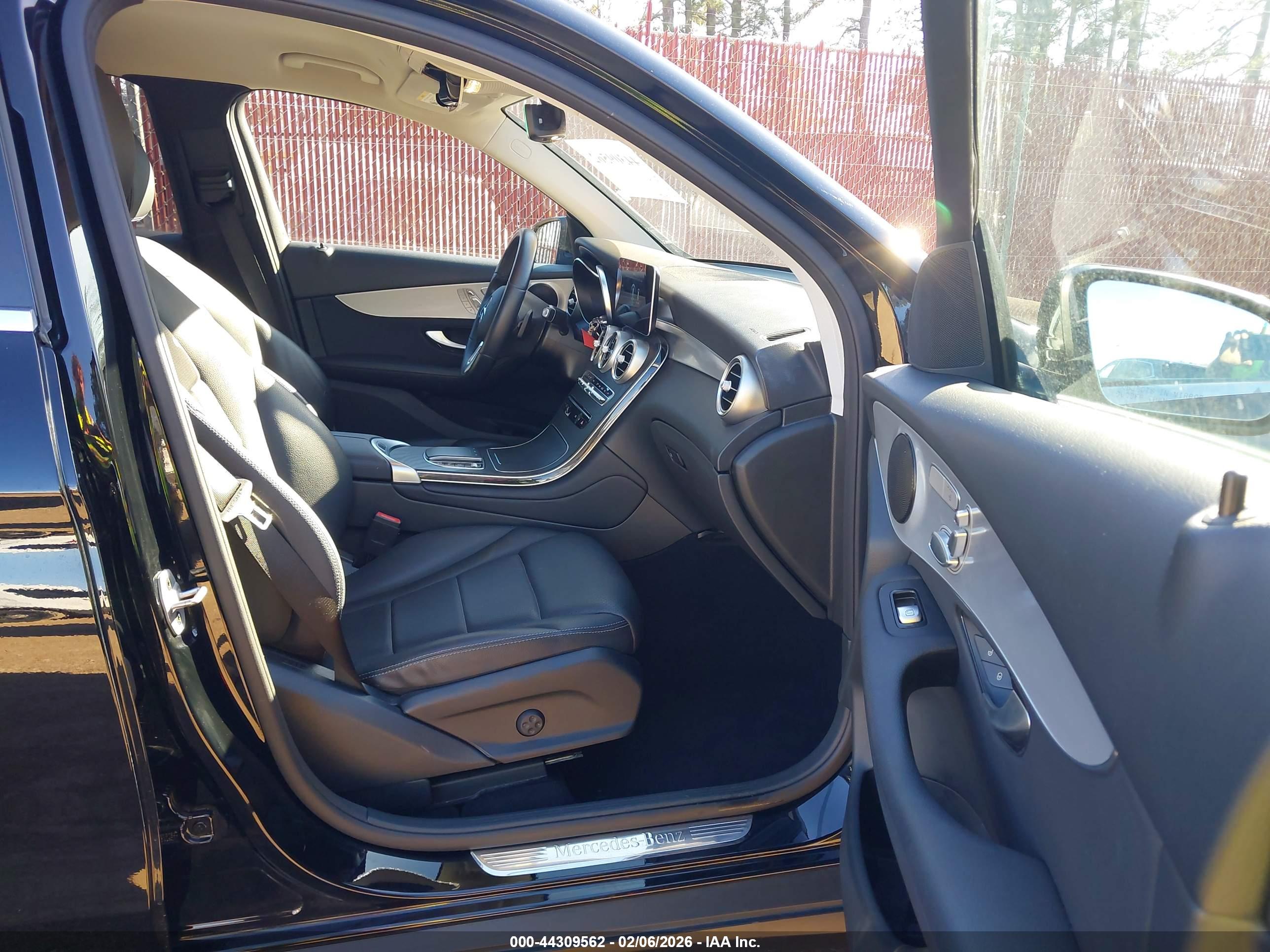 MERCEDES-BENZ GLC image 5