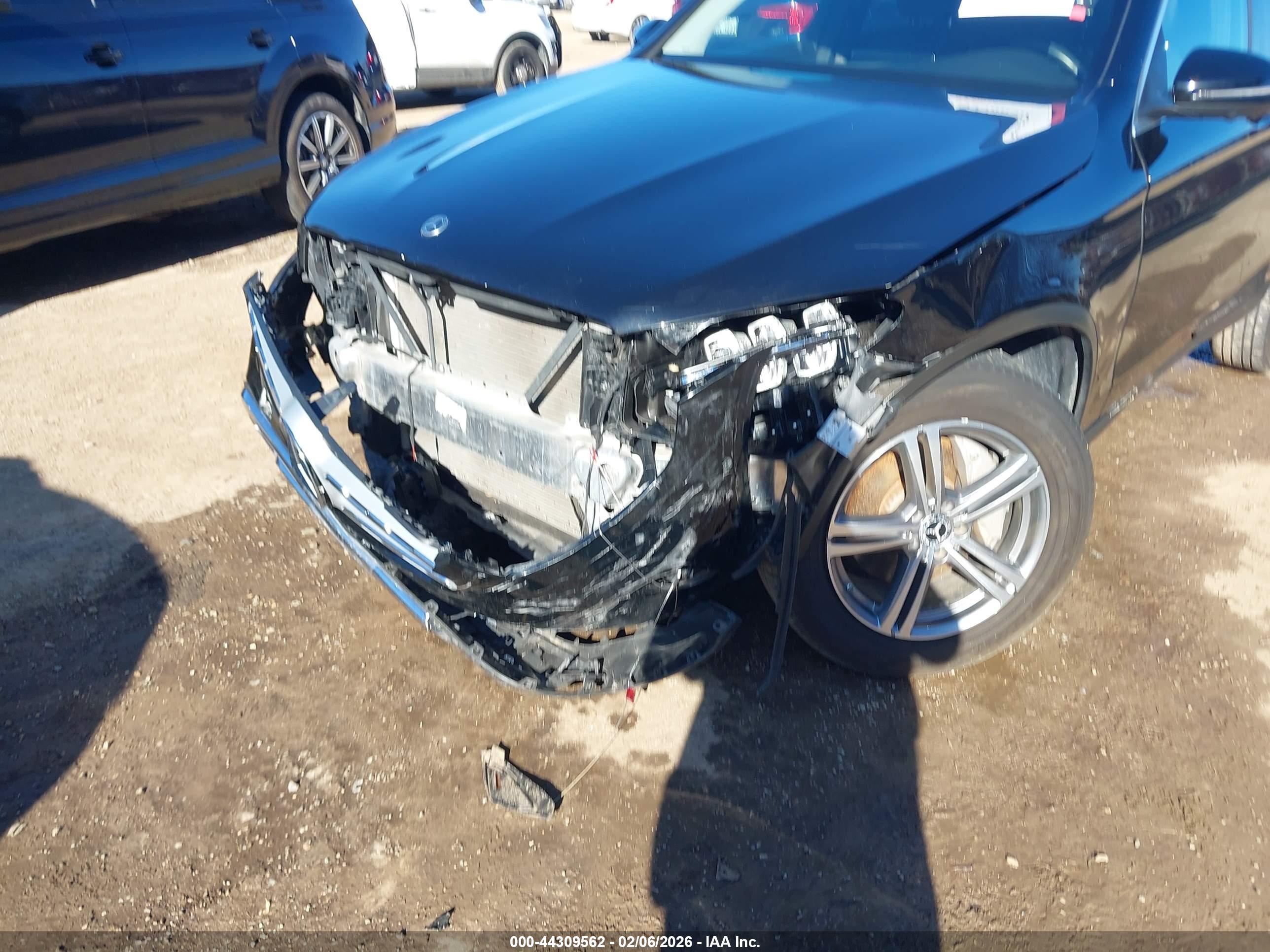 MERCEDES-BENZ GLC image 6