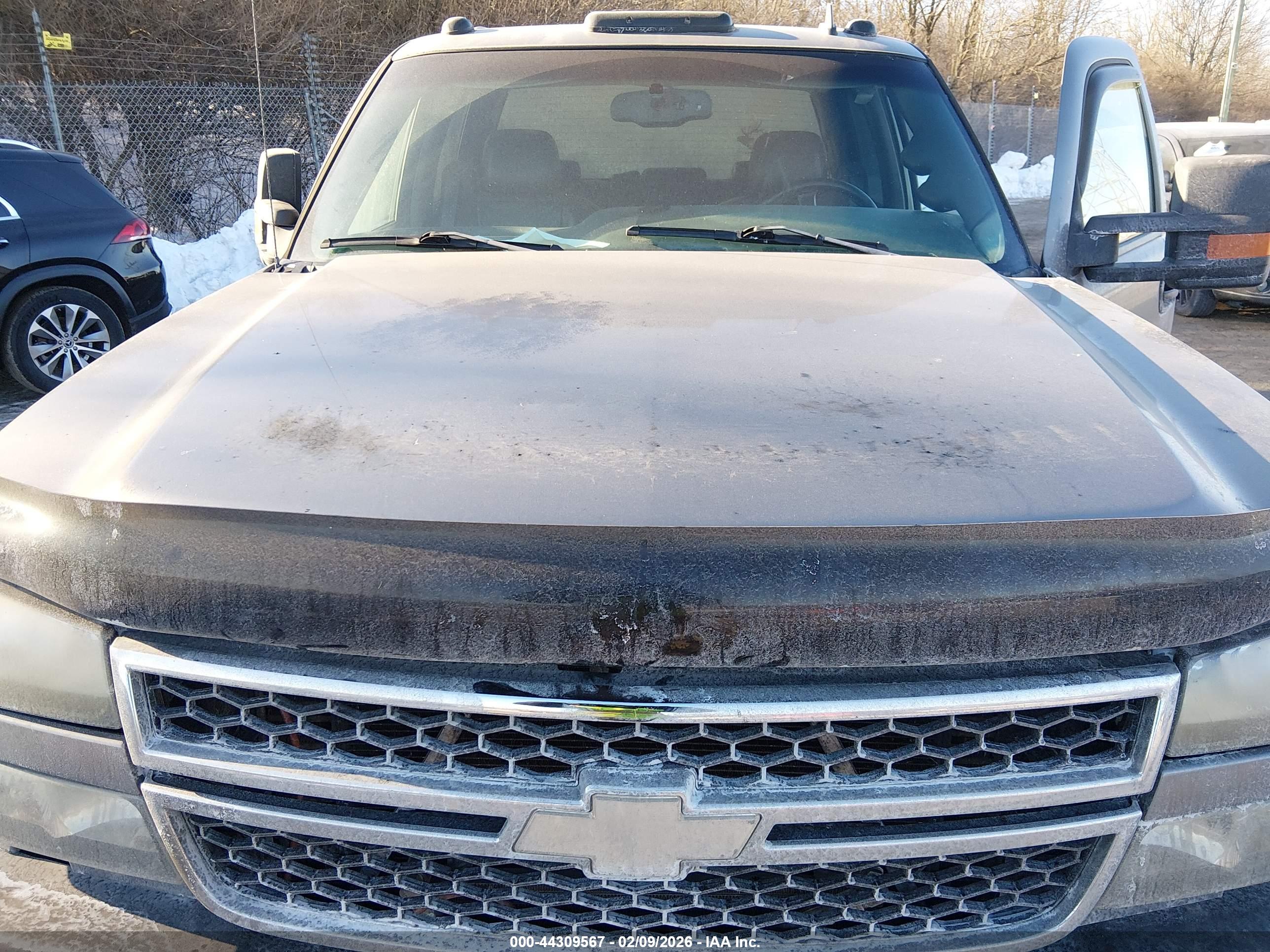 CHEVROLET SILVERADO image 10