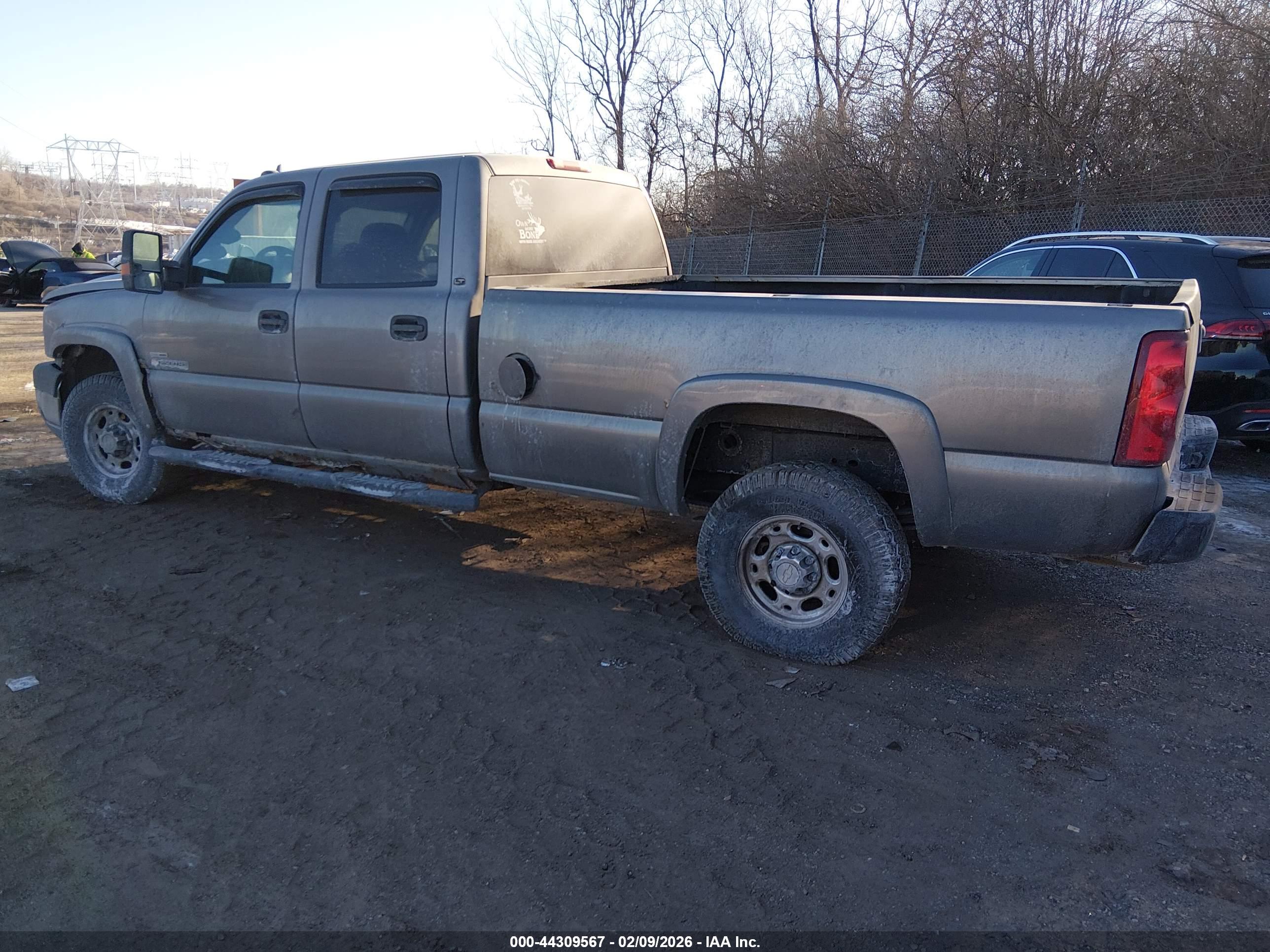 CHEVROLET SILVERADO image 3