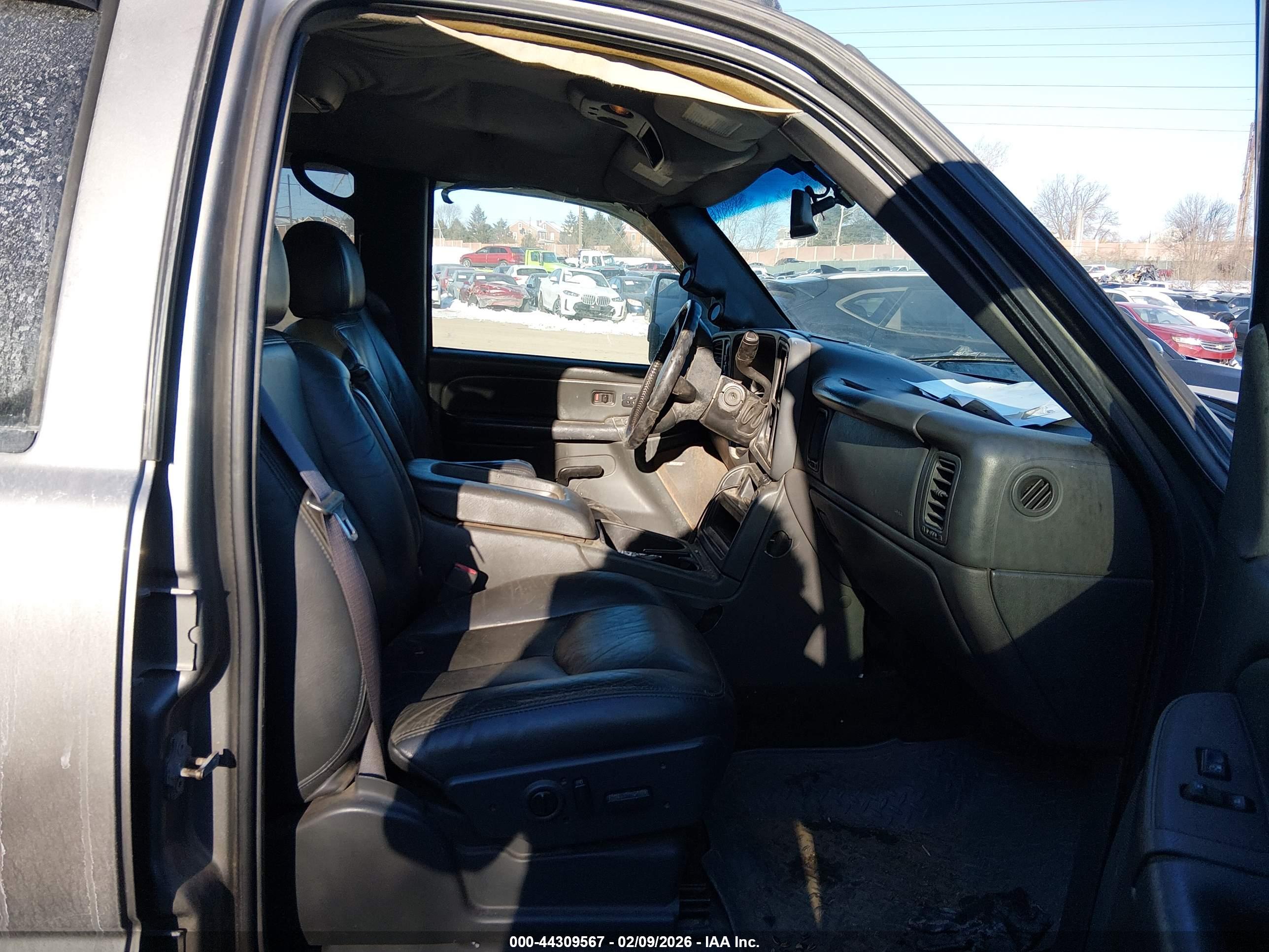 CHEVROLET SILVERADO image 5