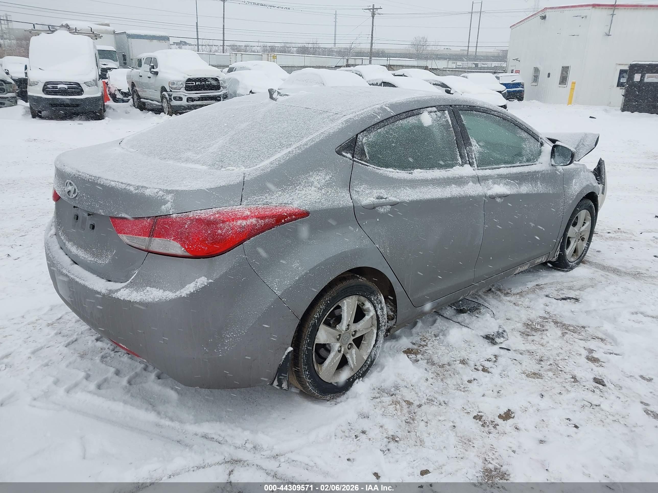HYUNDAI ELANTRA image 4