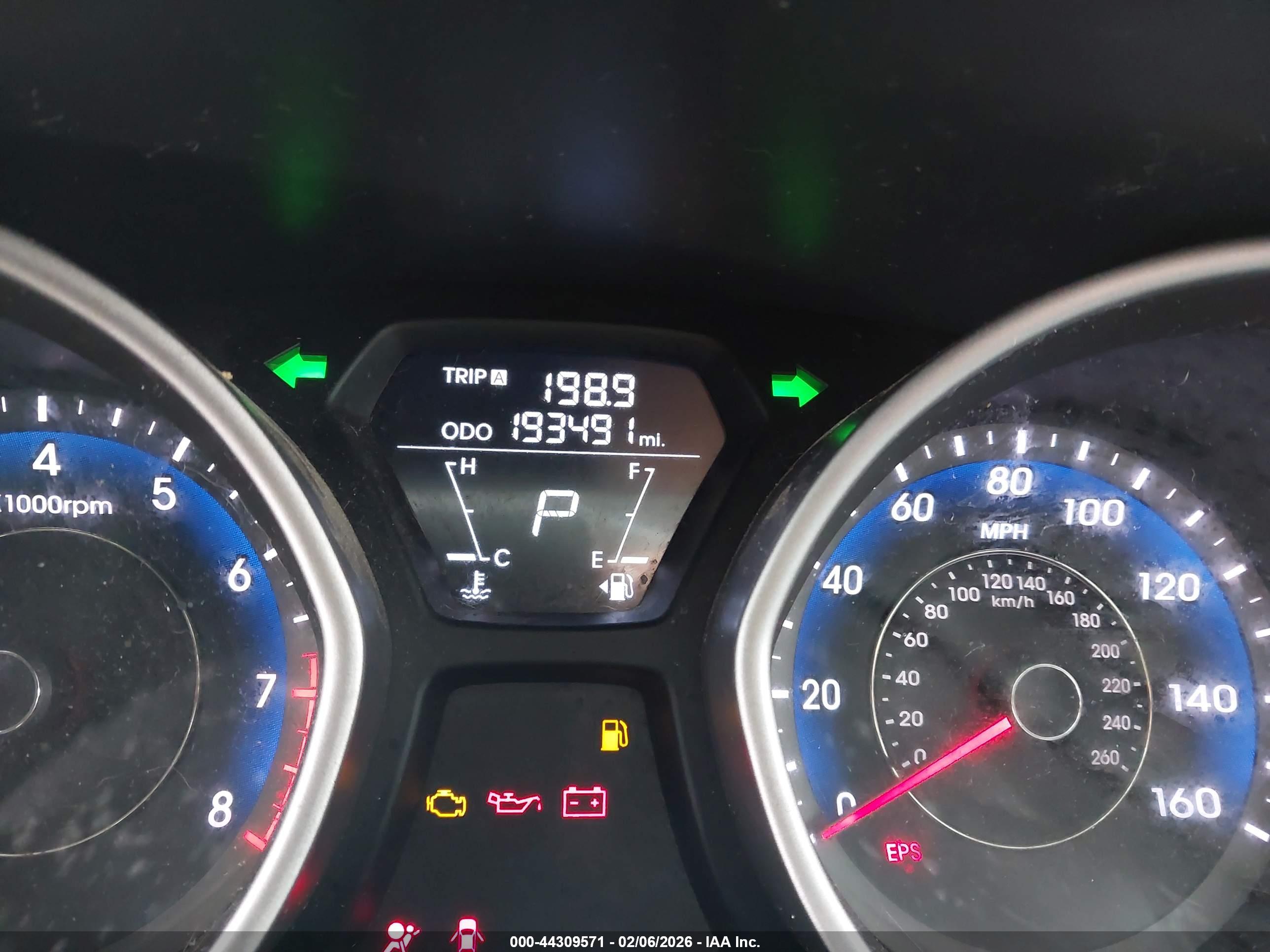 HYUNDAI ELANTRA image 7