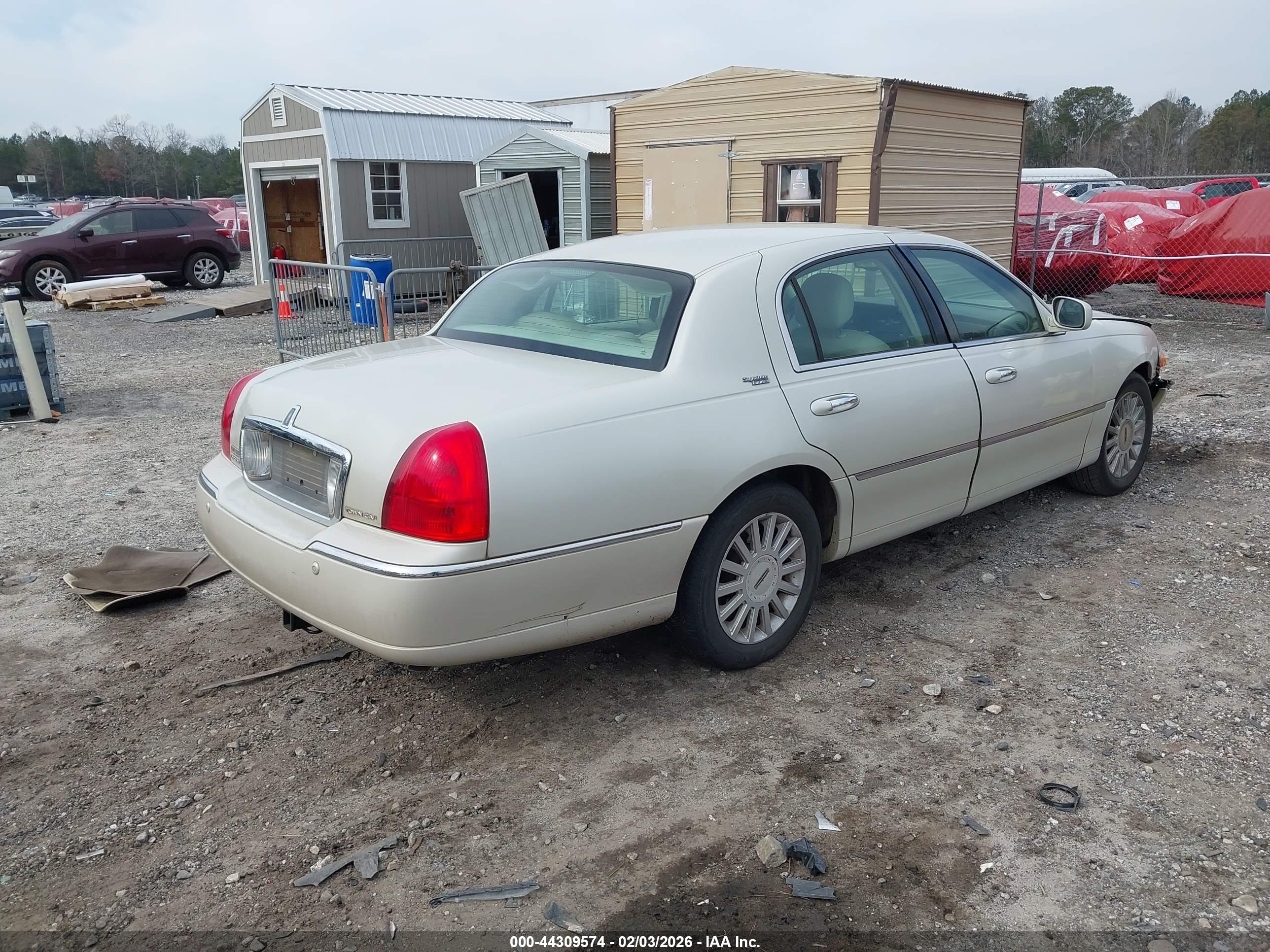 LINCOLN TOWN image 4